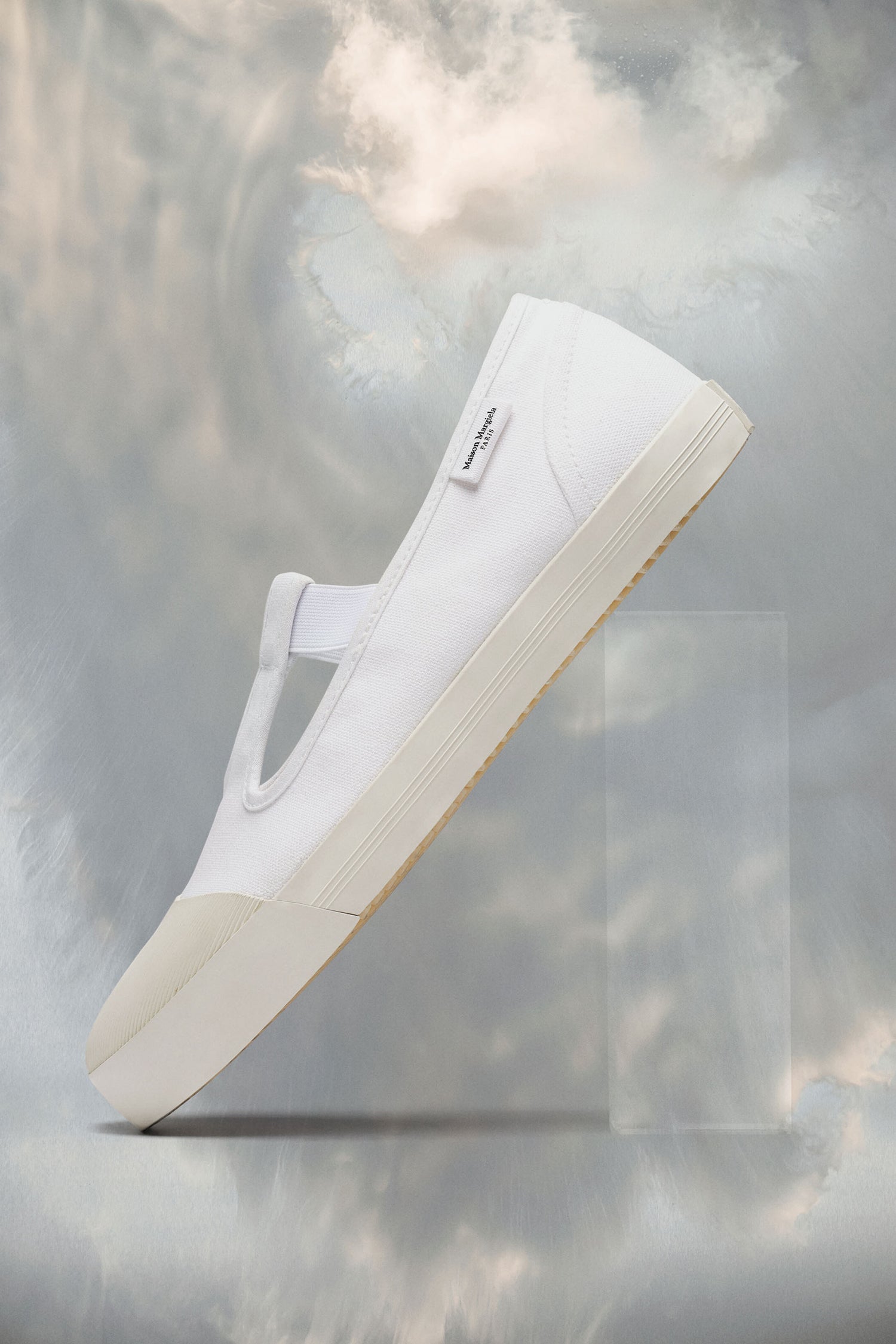 TABI ON THE DECK MARY-JANES IN WHITE, SS24