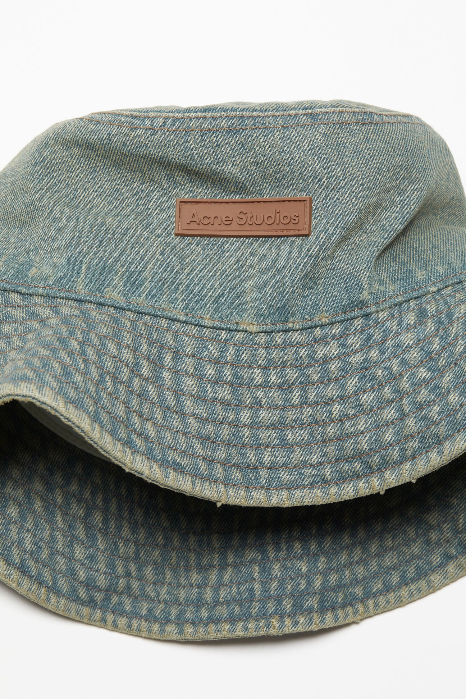 DENIM BUCKET HAT IN BLUE/BEIGE, SS24