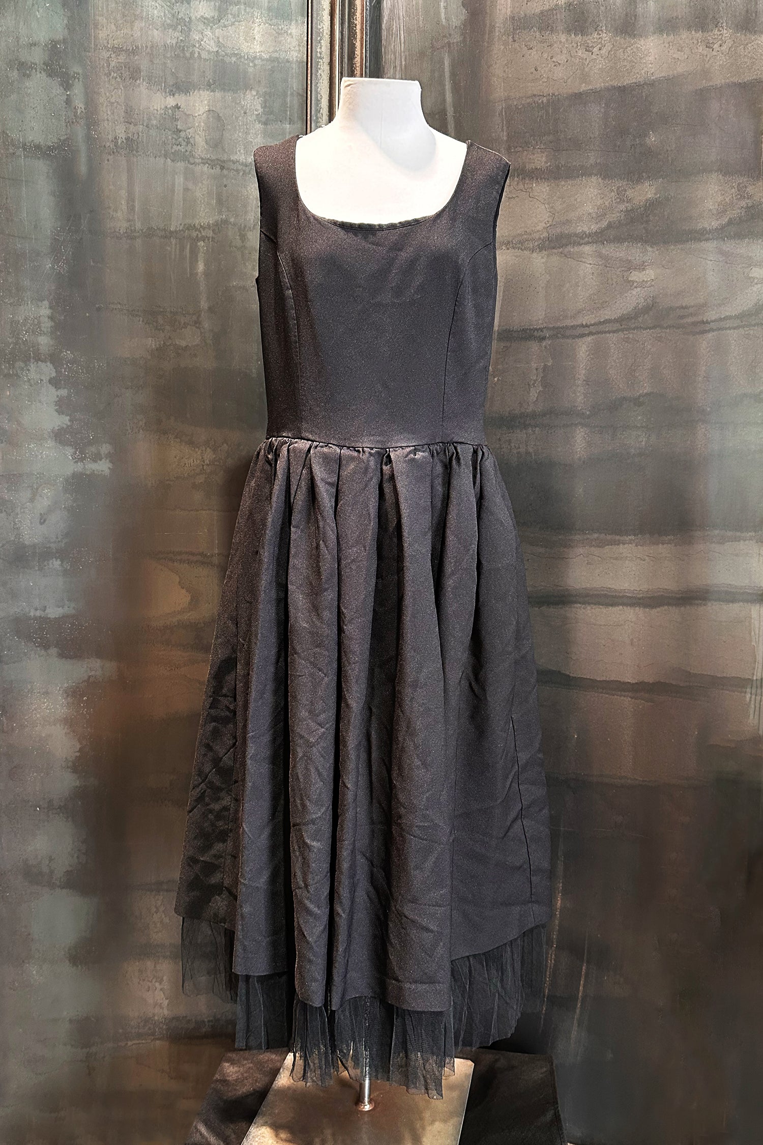 SLEEVELESS DRESS WITH TULLE DETAIL IN BLACK, FW25