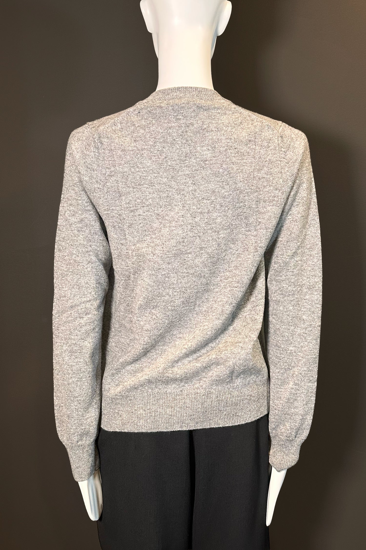 ROUND NECK CASHMERE SWEATER IN GREY, SS26