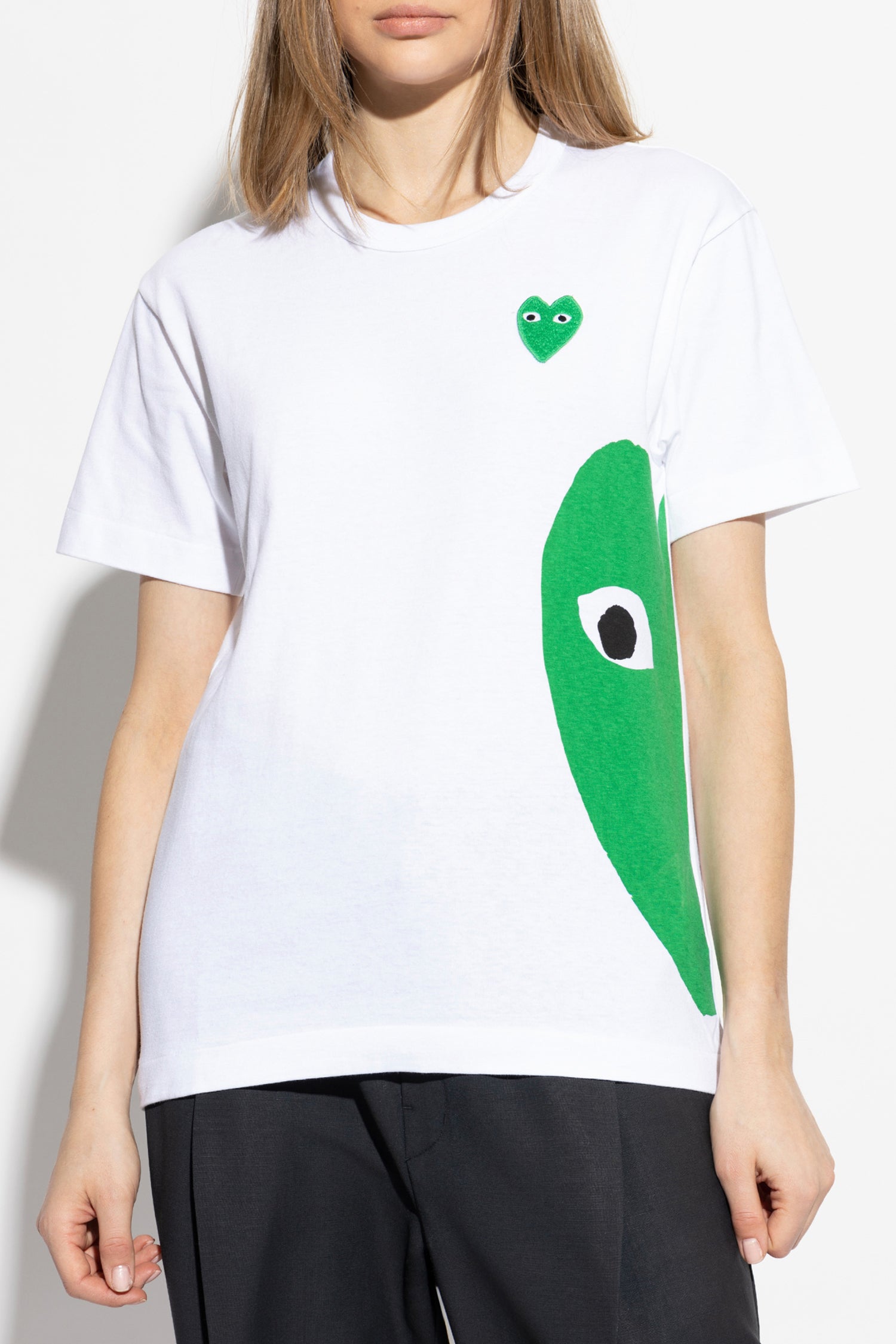 WHITE T SHIRT WITH GREEN HEART, SS25