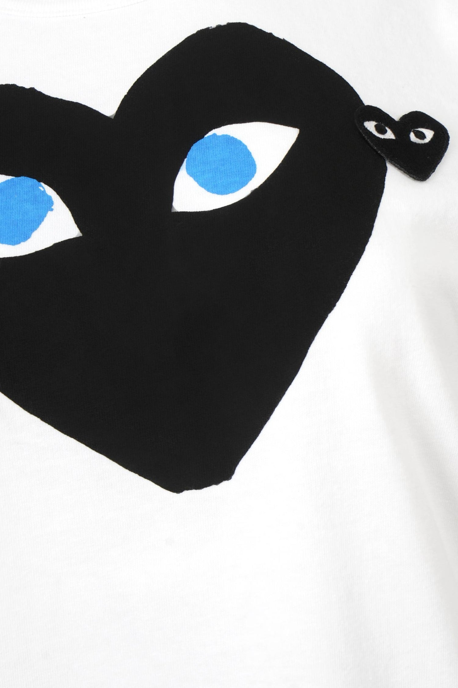 WHITE T SHIRT WITH TWO BLACK HEARTS, SS25