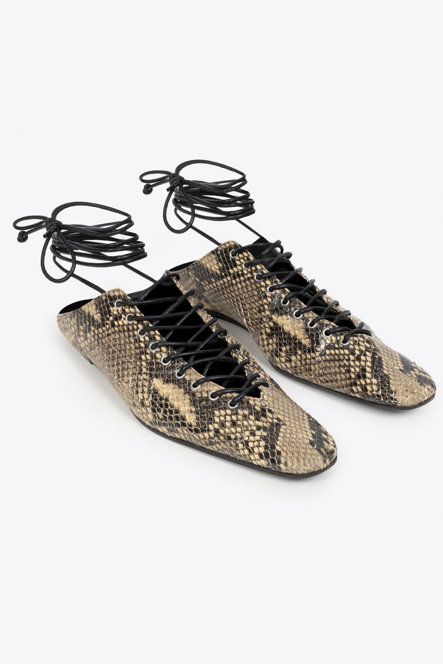 LEATHER LACE UP FLATS IN BEIGE, SS25