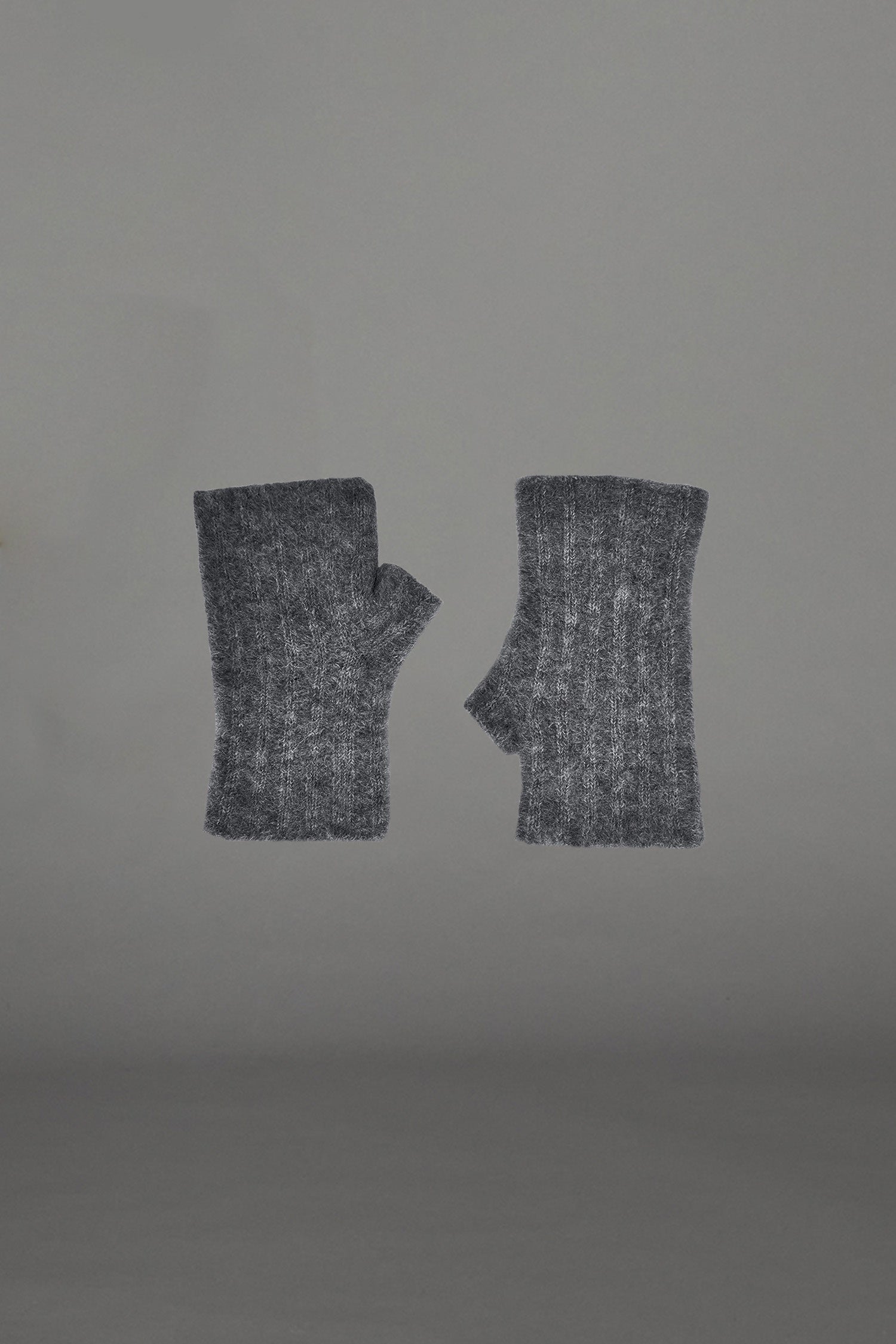 ALPACA GLOVES IN ASH, W24
