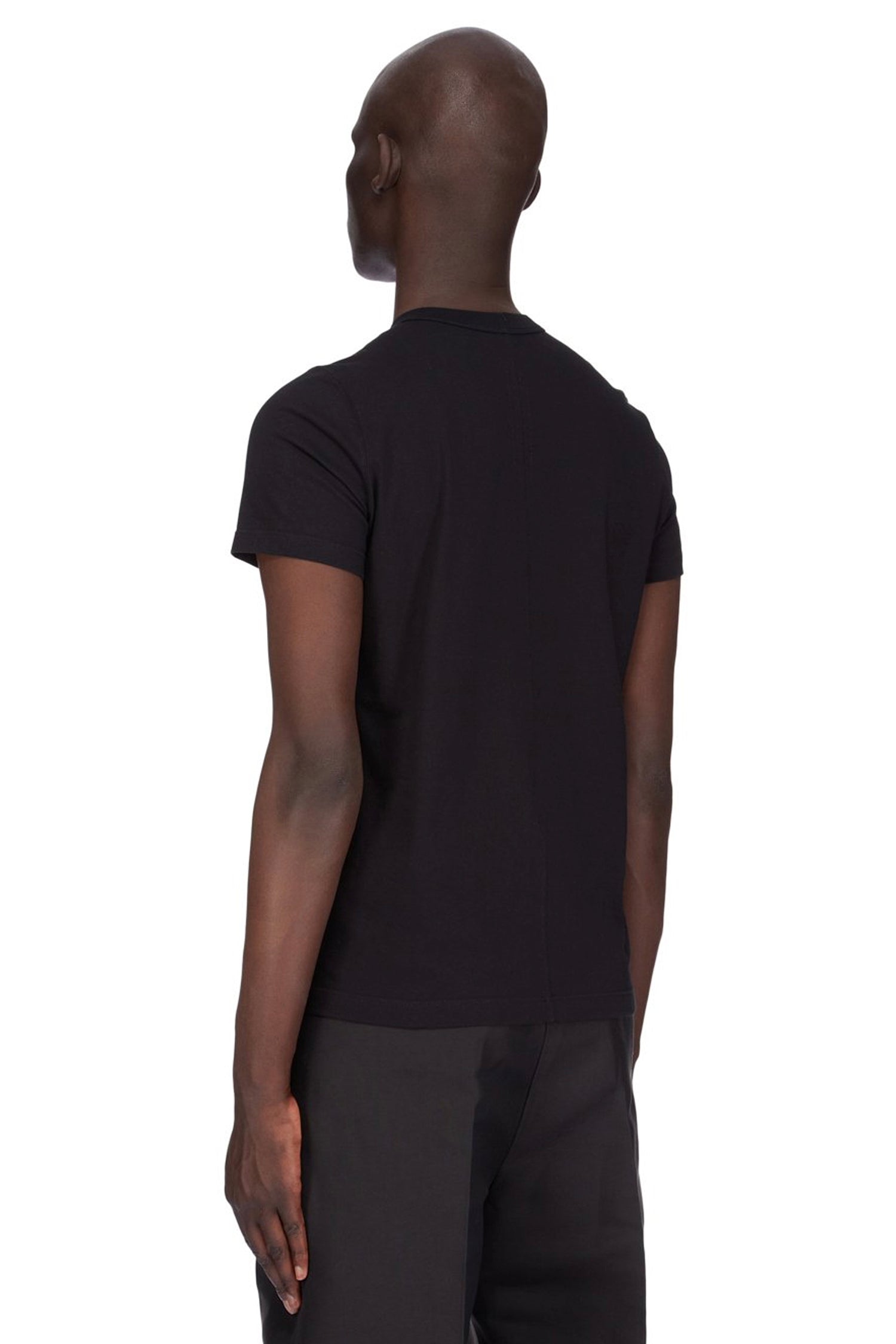 SHORT LEVEL T IN BLACK, SS24