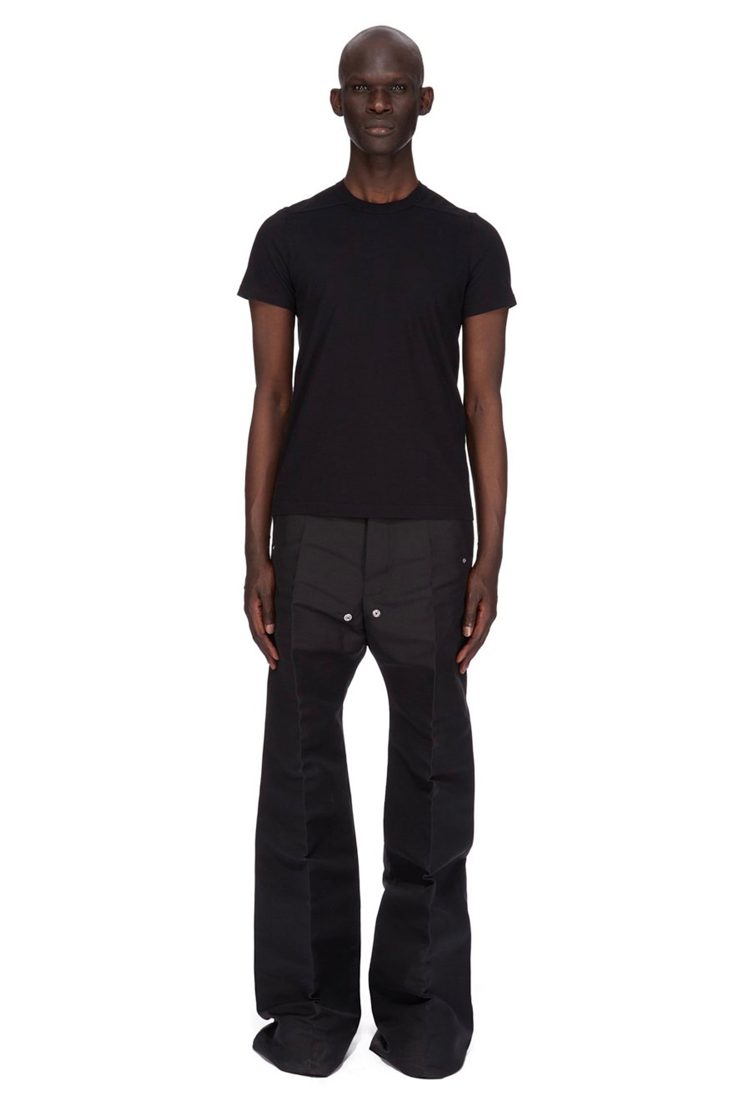 SHORT LEVEL T IN BLACK, SS24