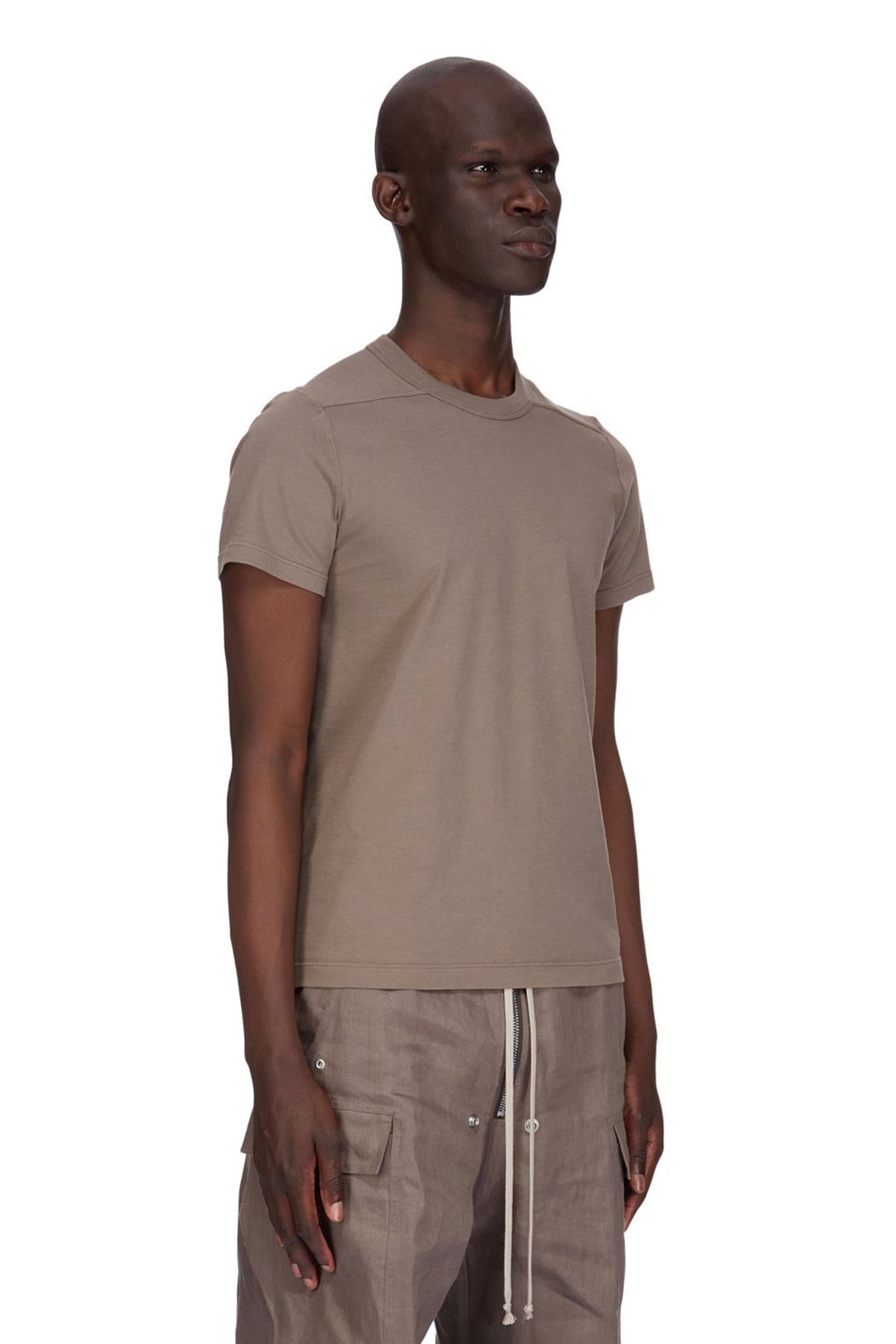 SHORT LEVEL T IN DUST, SS24