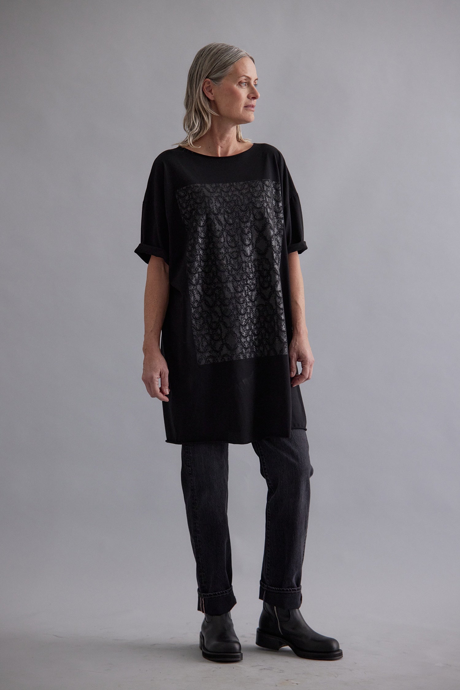 CHAINMAIL LONG TEE IN BLACK/BLACK, SS26