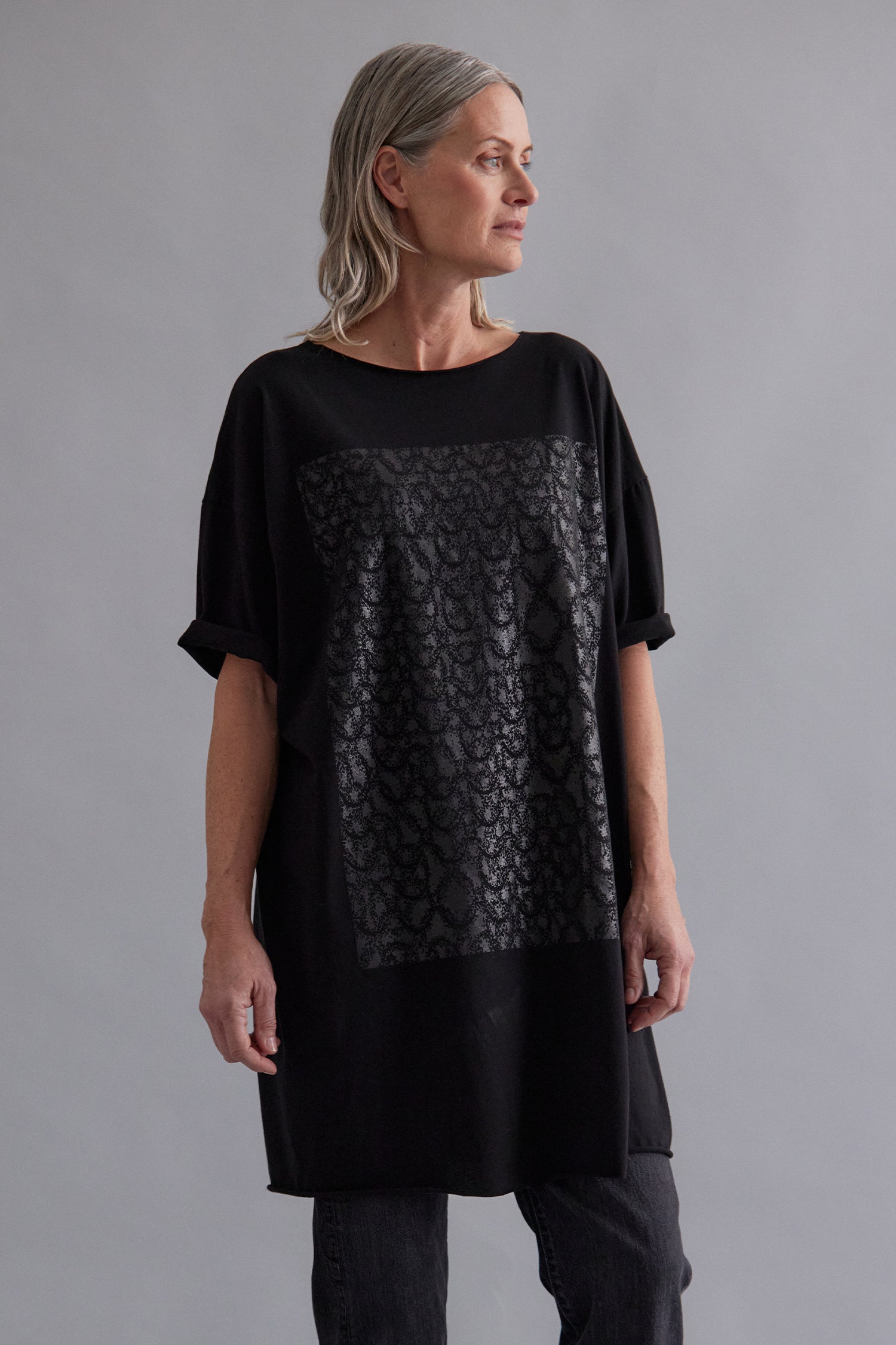 CHAINMAIL LONG TEE IN BLACK/BLACK, SS26