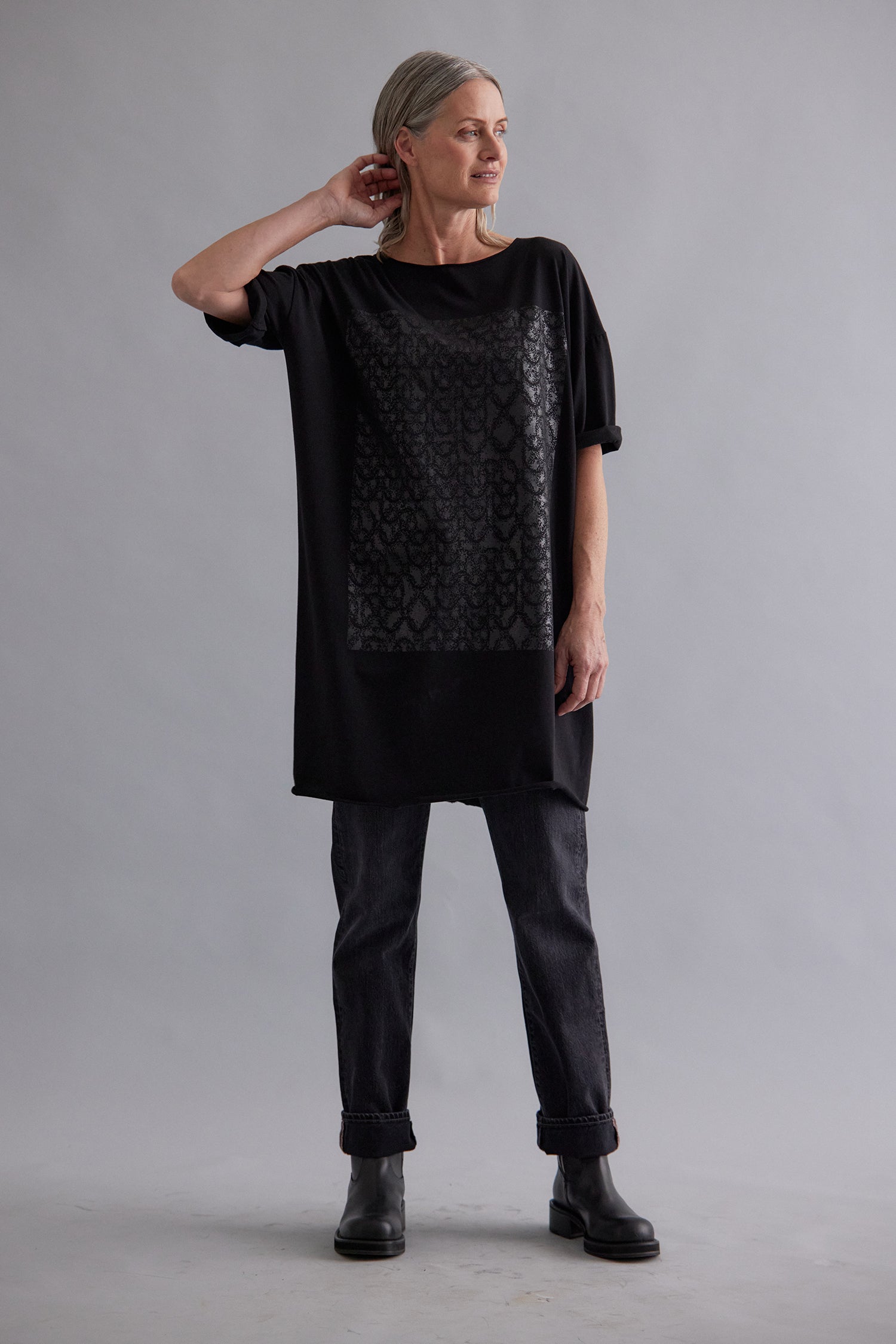 CHAINMAIL LONG TEE IN BLACK/BLACK, SS26