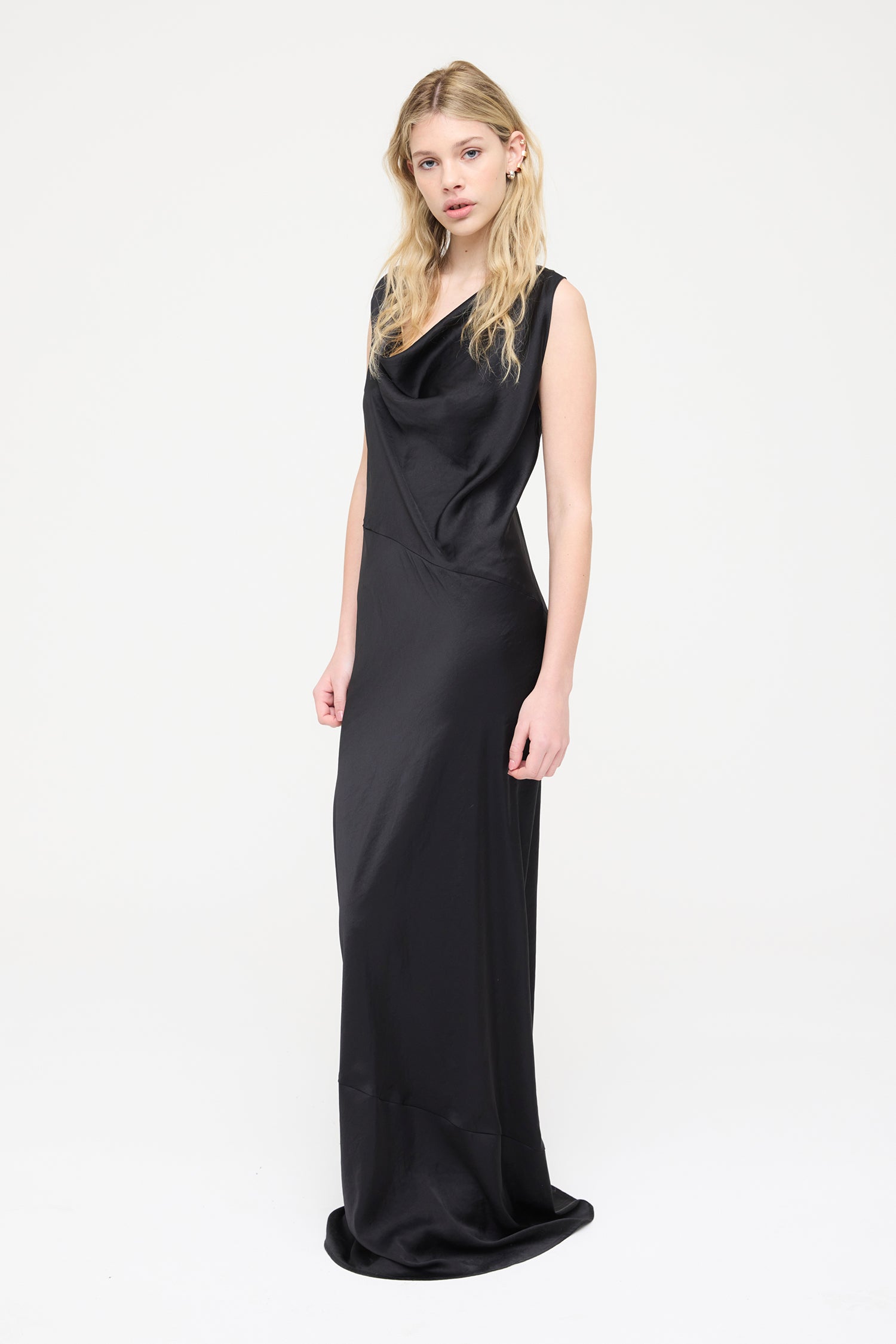 APHRODITE IN ONYX, SS27