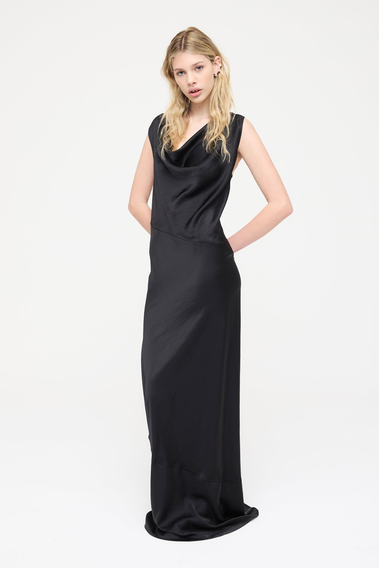 APHRODITE IN ONYX, SS27