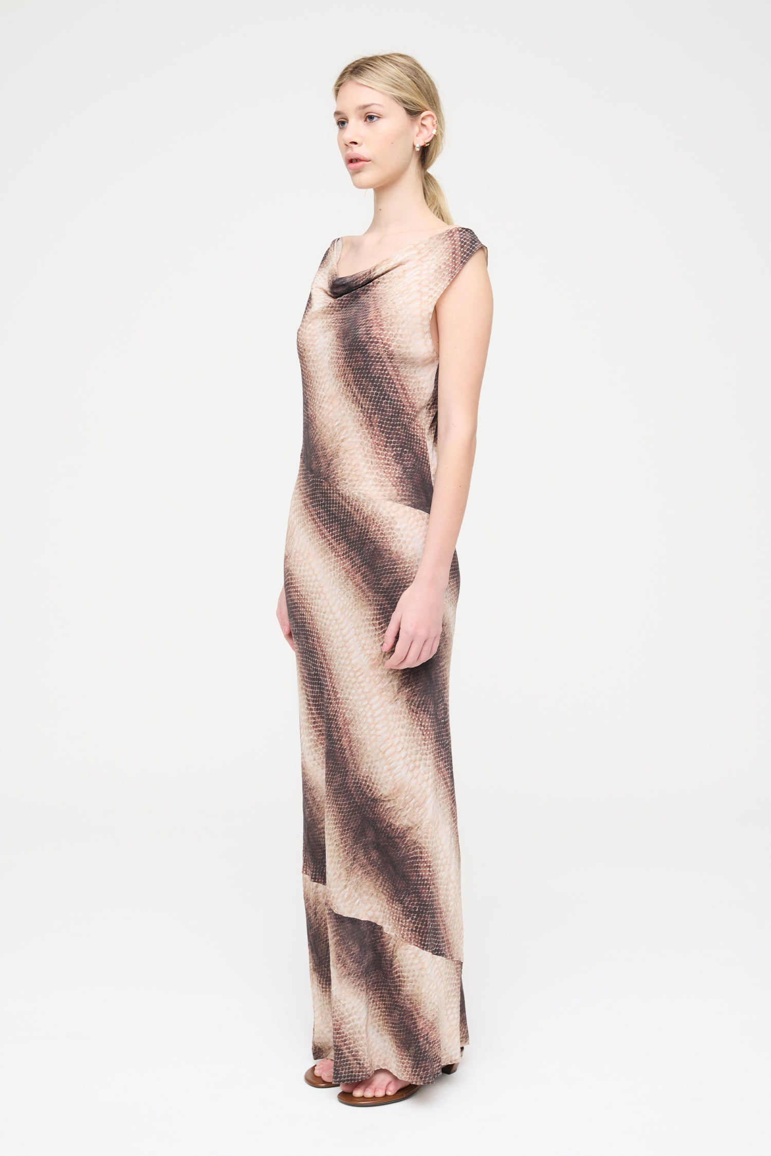 APHRODITE IN SNAKE, SS27