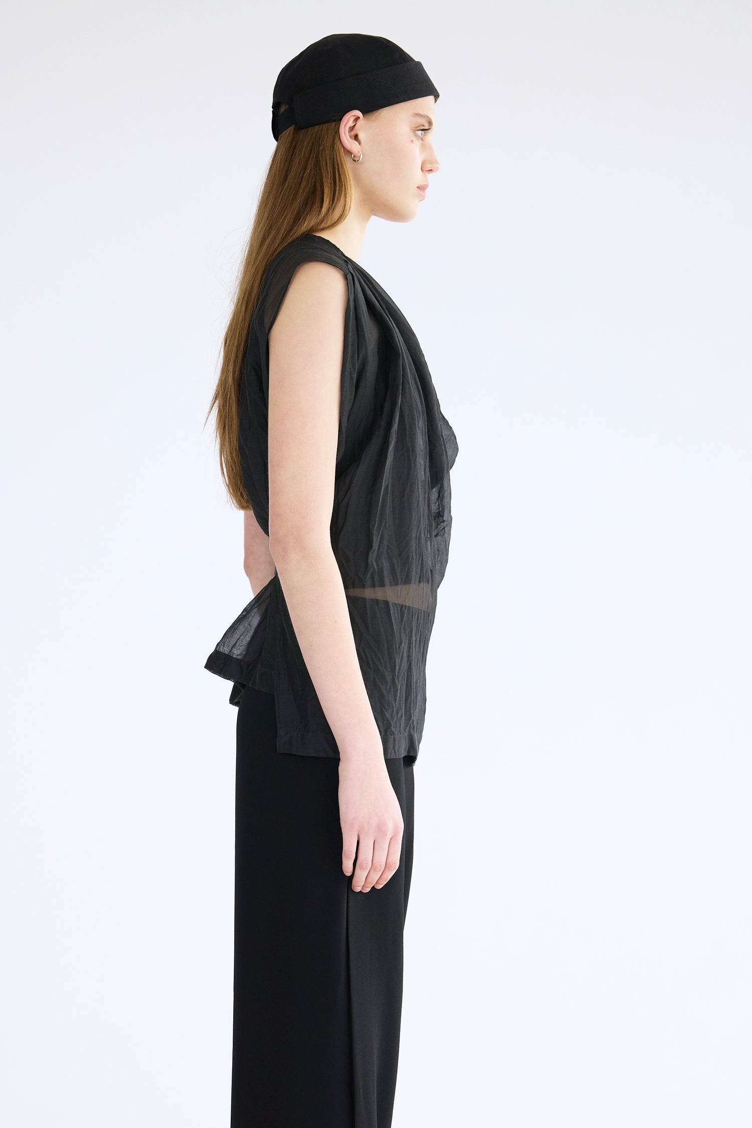 FEATHERLIGHT IN CHARRED, SS27
