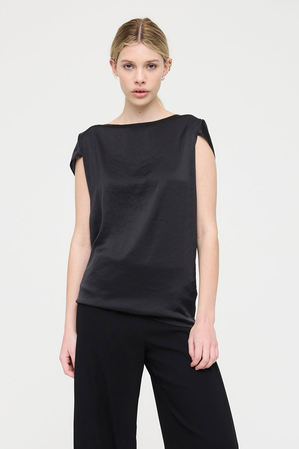 SERAPHINE IN ONYX SHEEN, SS27