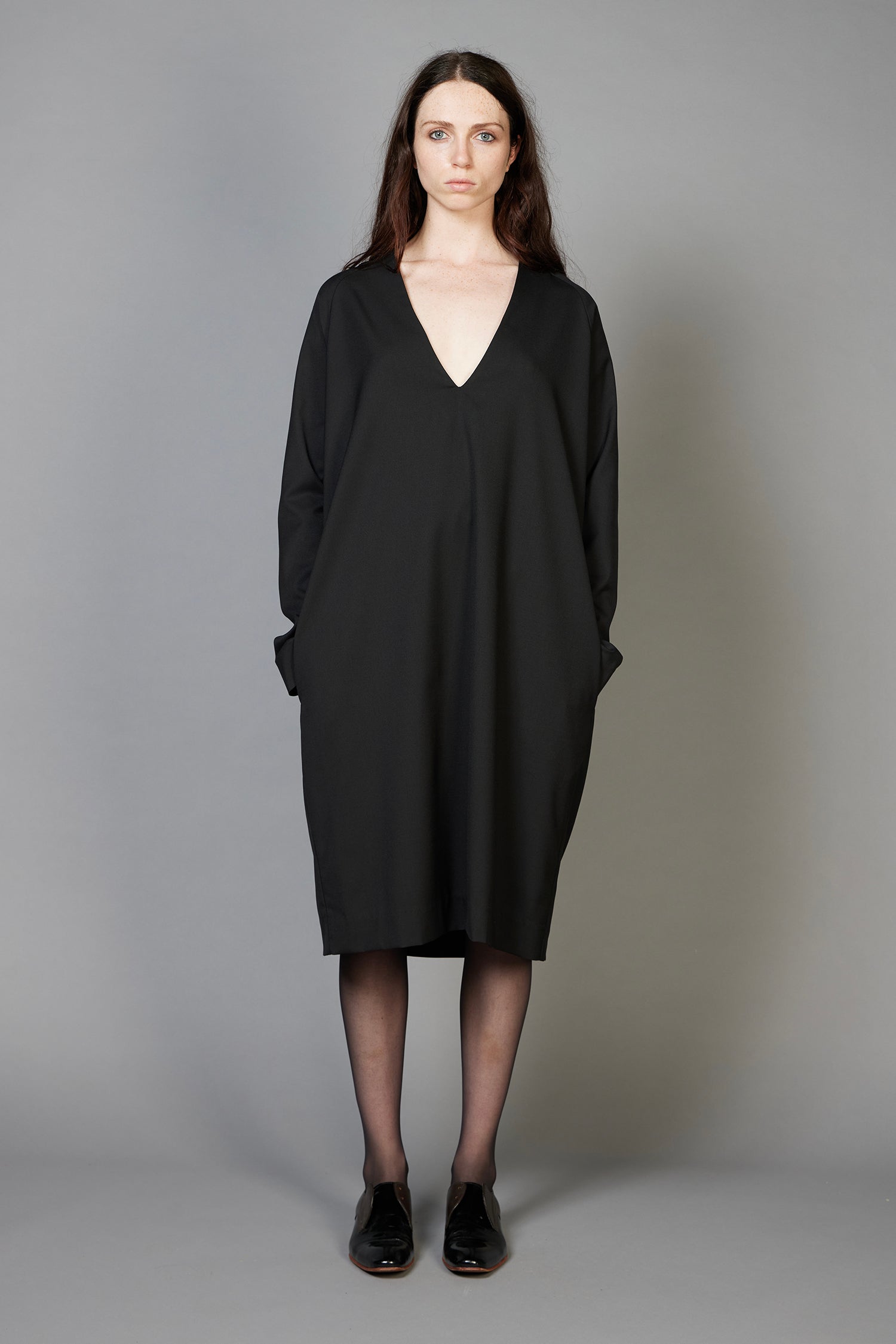 DEEP V IN SUITBLACK, AW26
