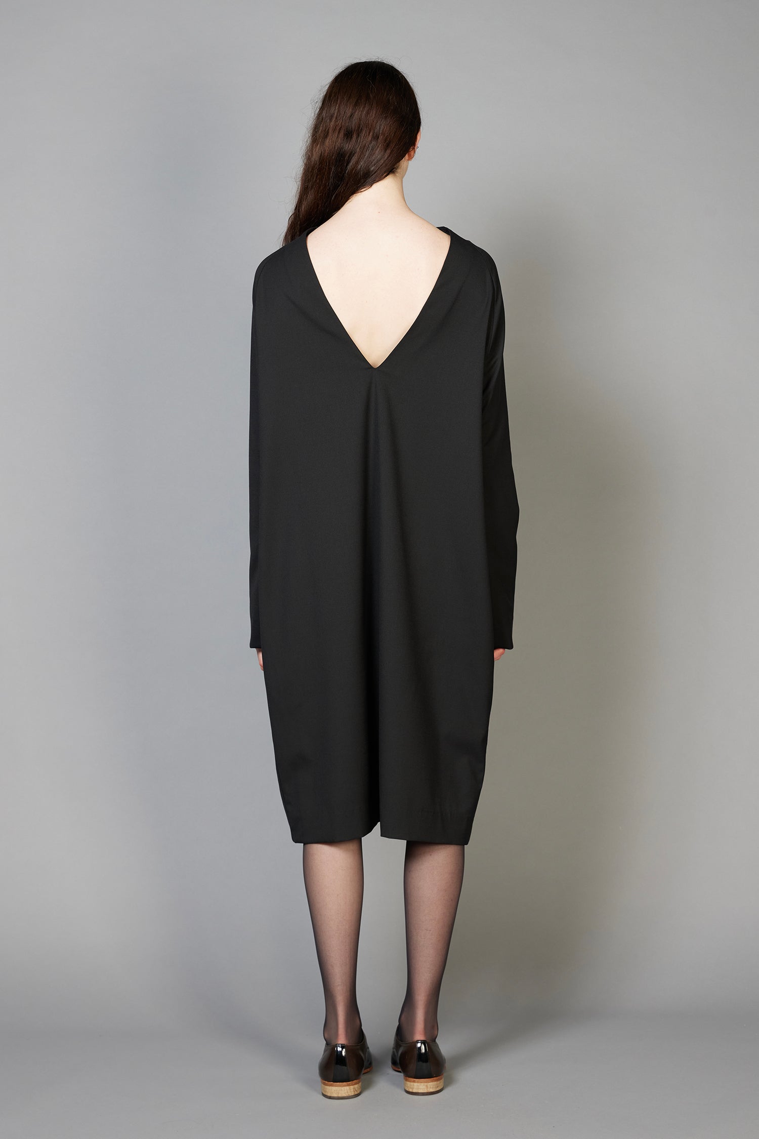DEEP V IN SUITBLACK, AW26