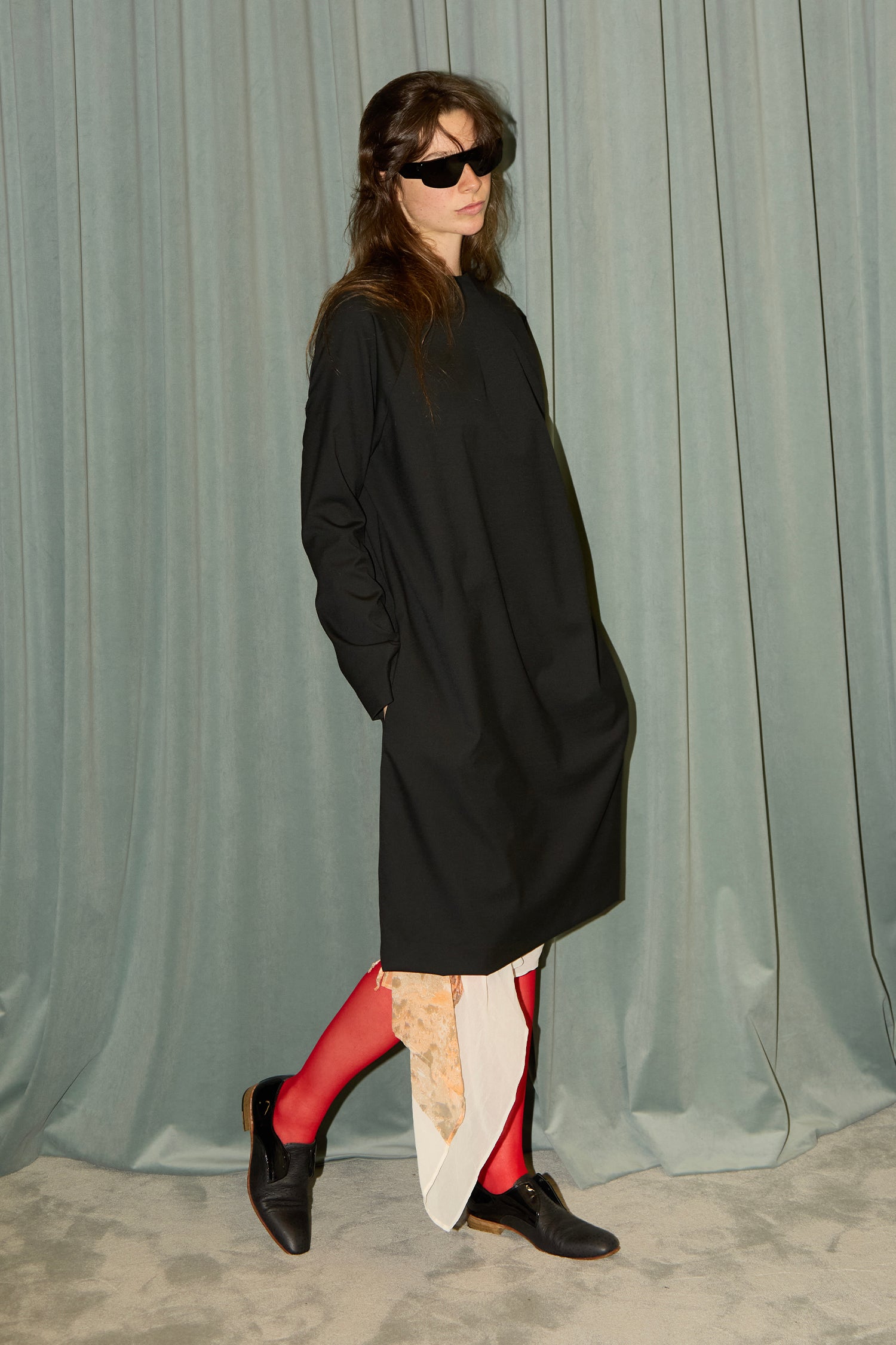 DEEP V IN SUITBLACK, AW26