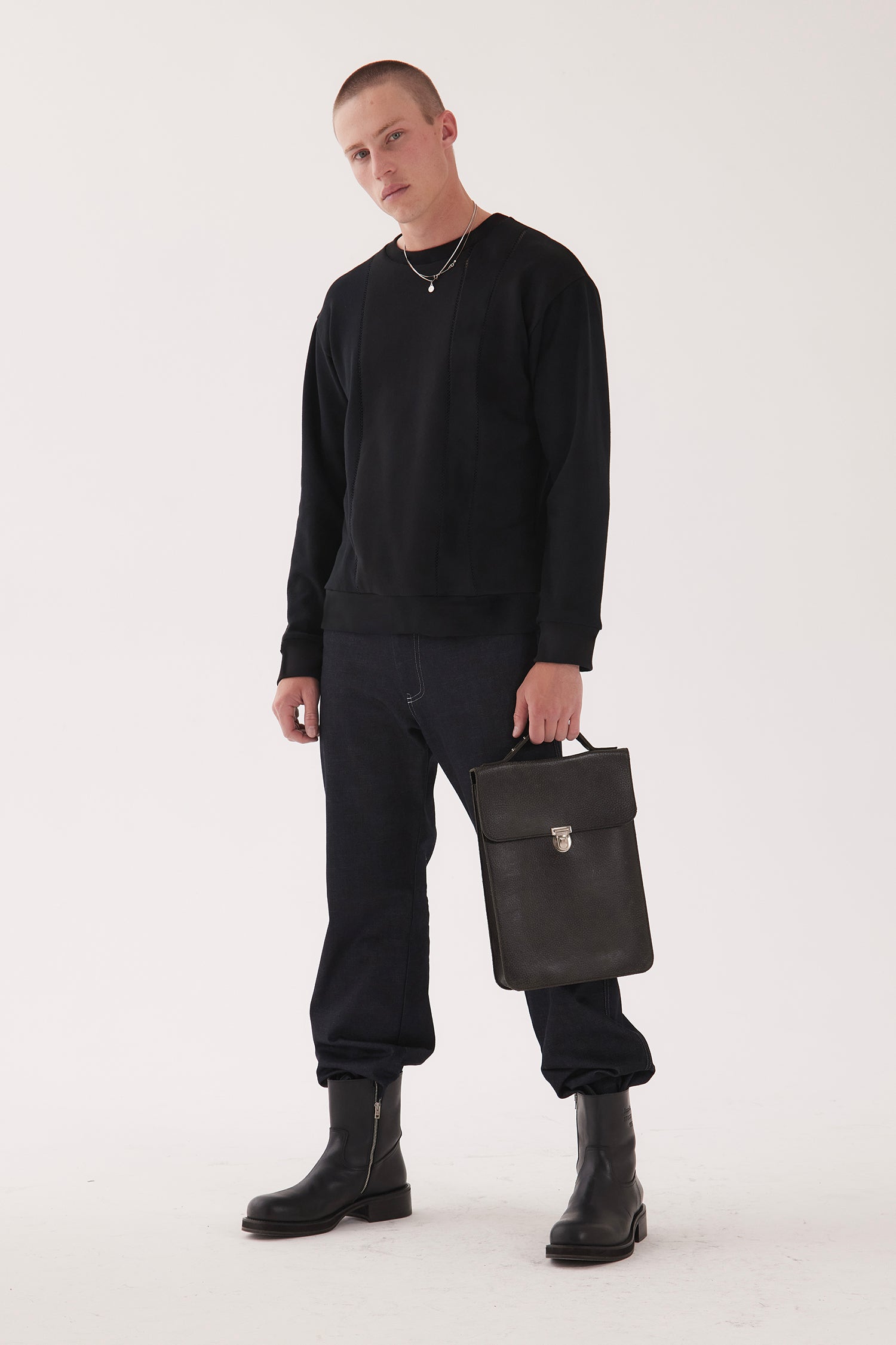 PANEL SWEAT IN BLACKOUT, W25