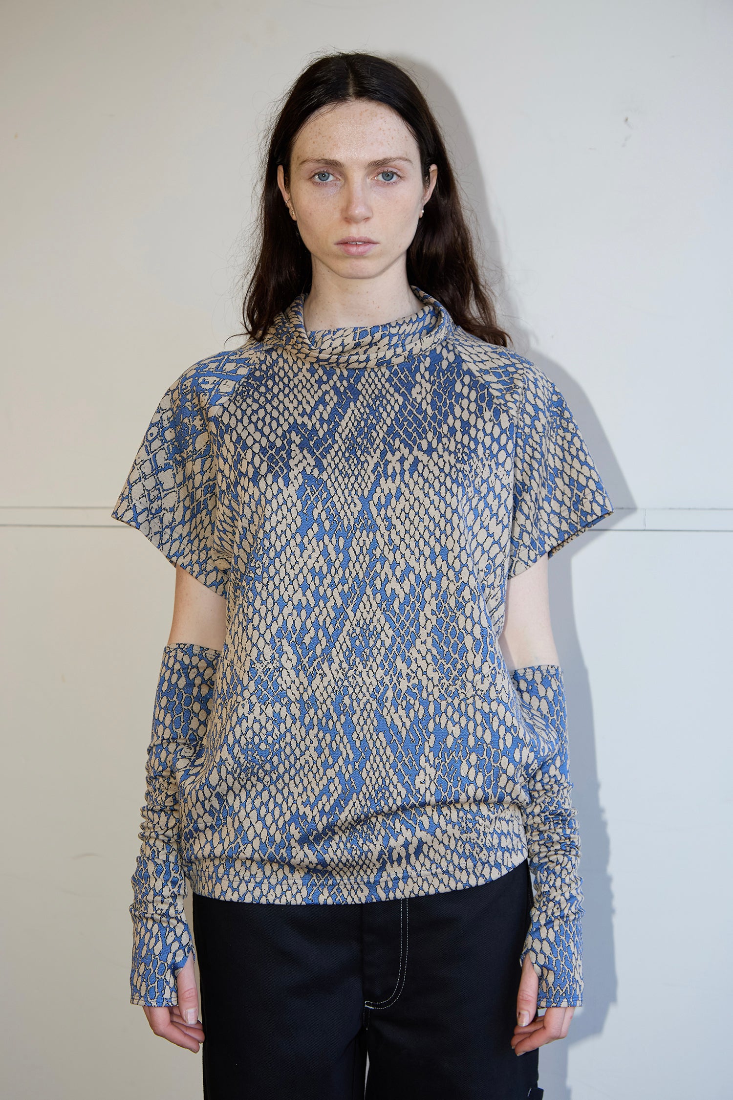 ARMS LENGTH IN GECKO, AW26