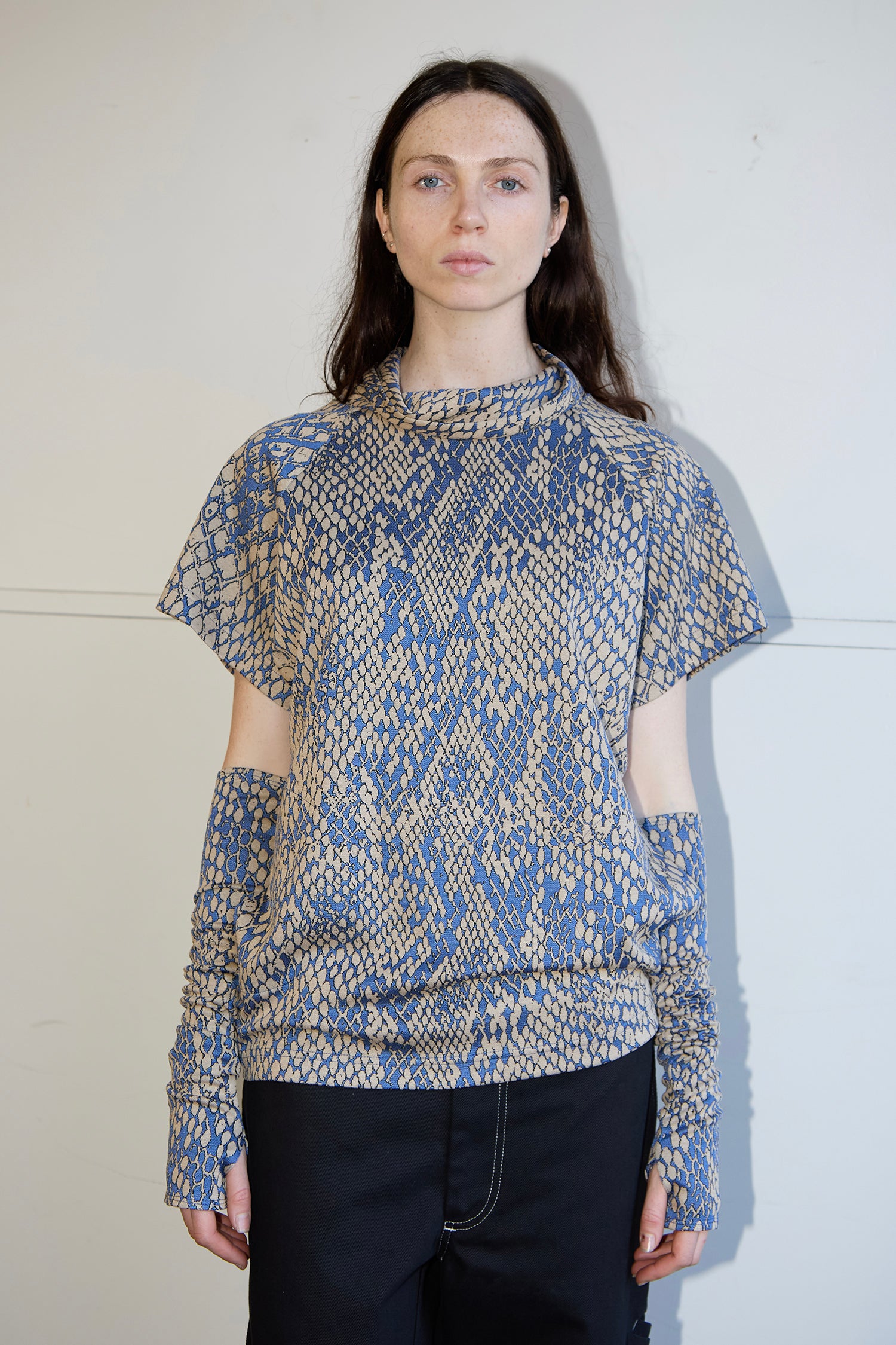 ARMS LENGTH IN GECKO, AW26