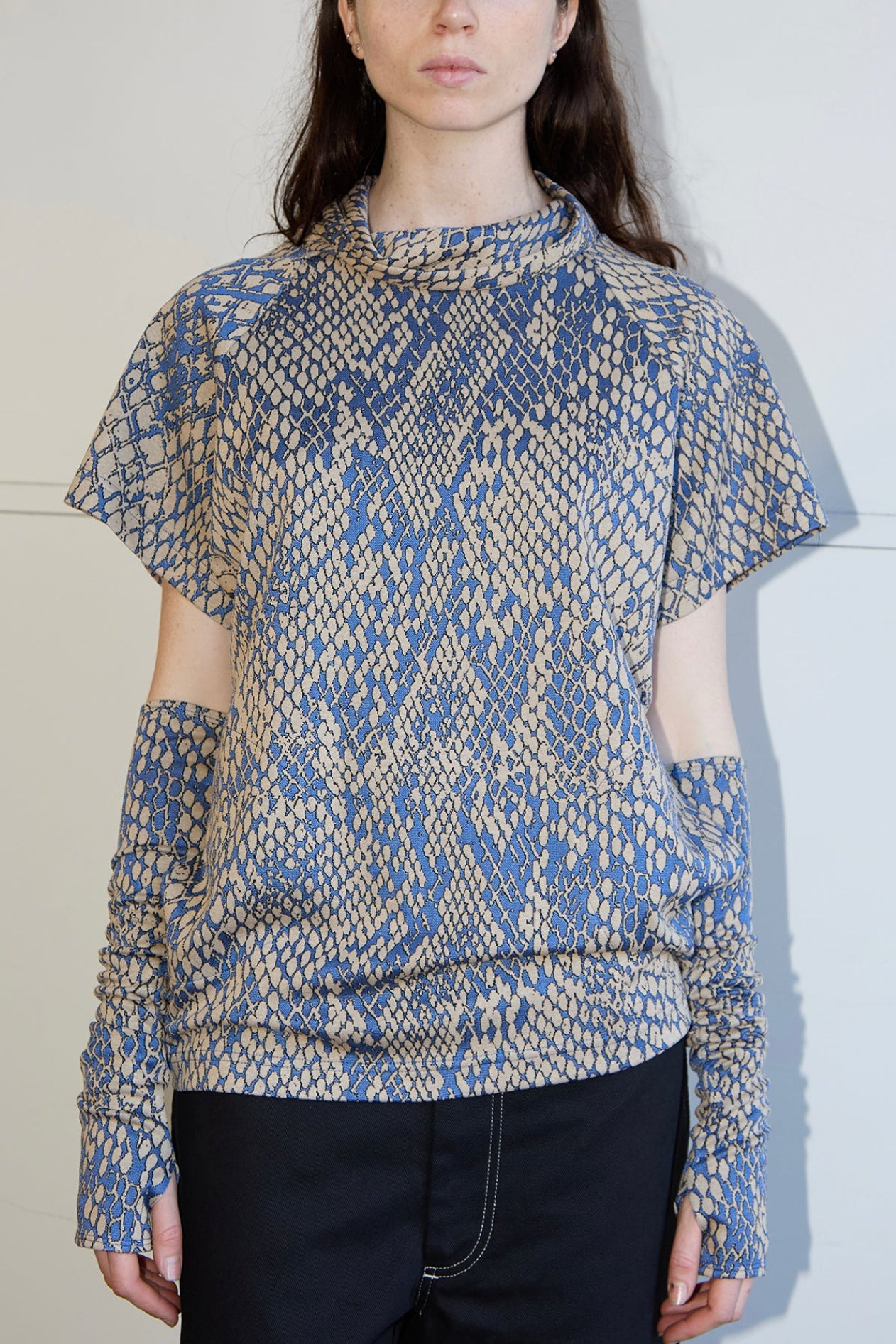 ARMS LENGTH IN GECKO, AW26