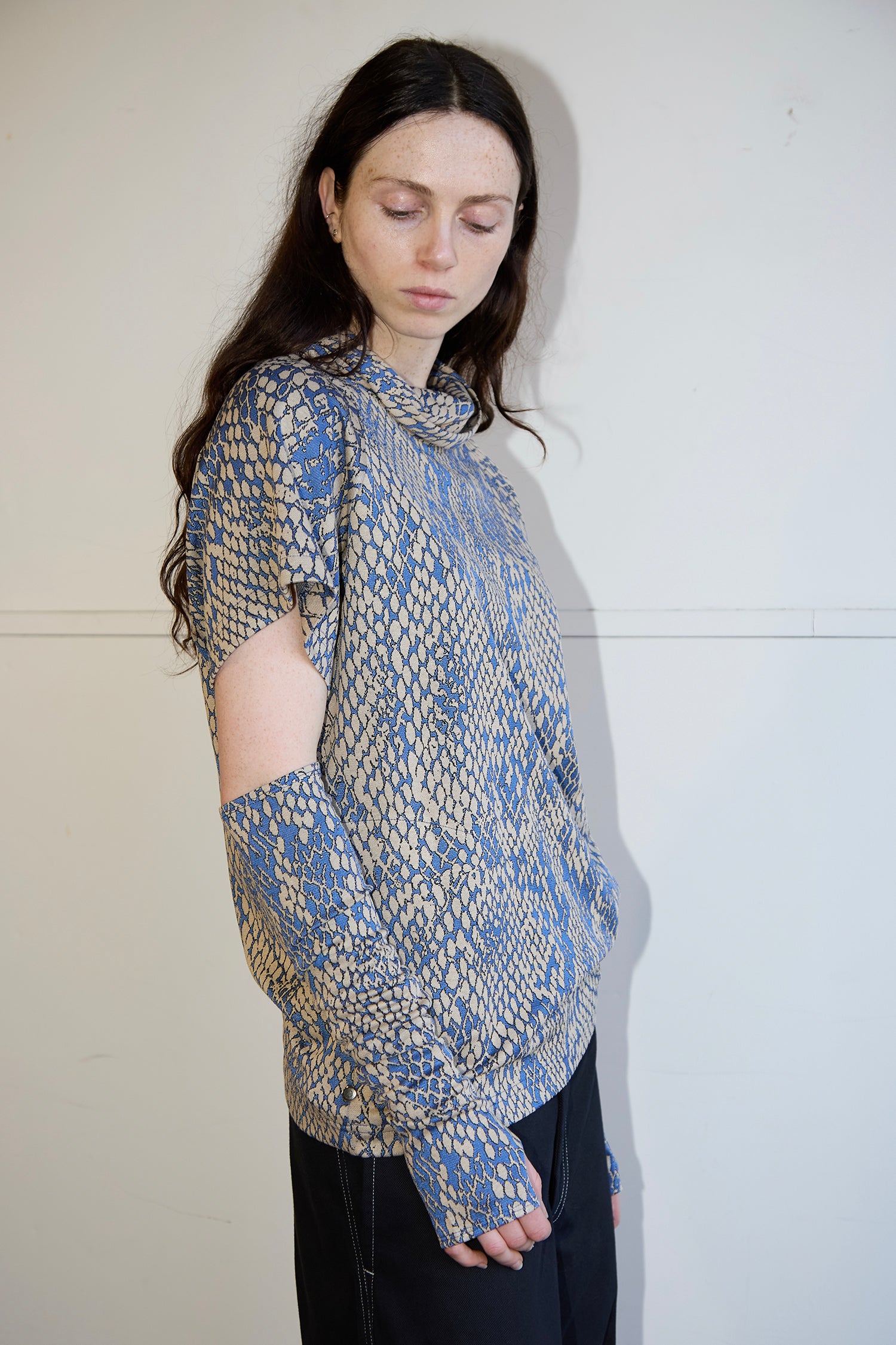 ARMS LENGTH IN GECKO, AW26