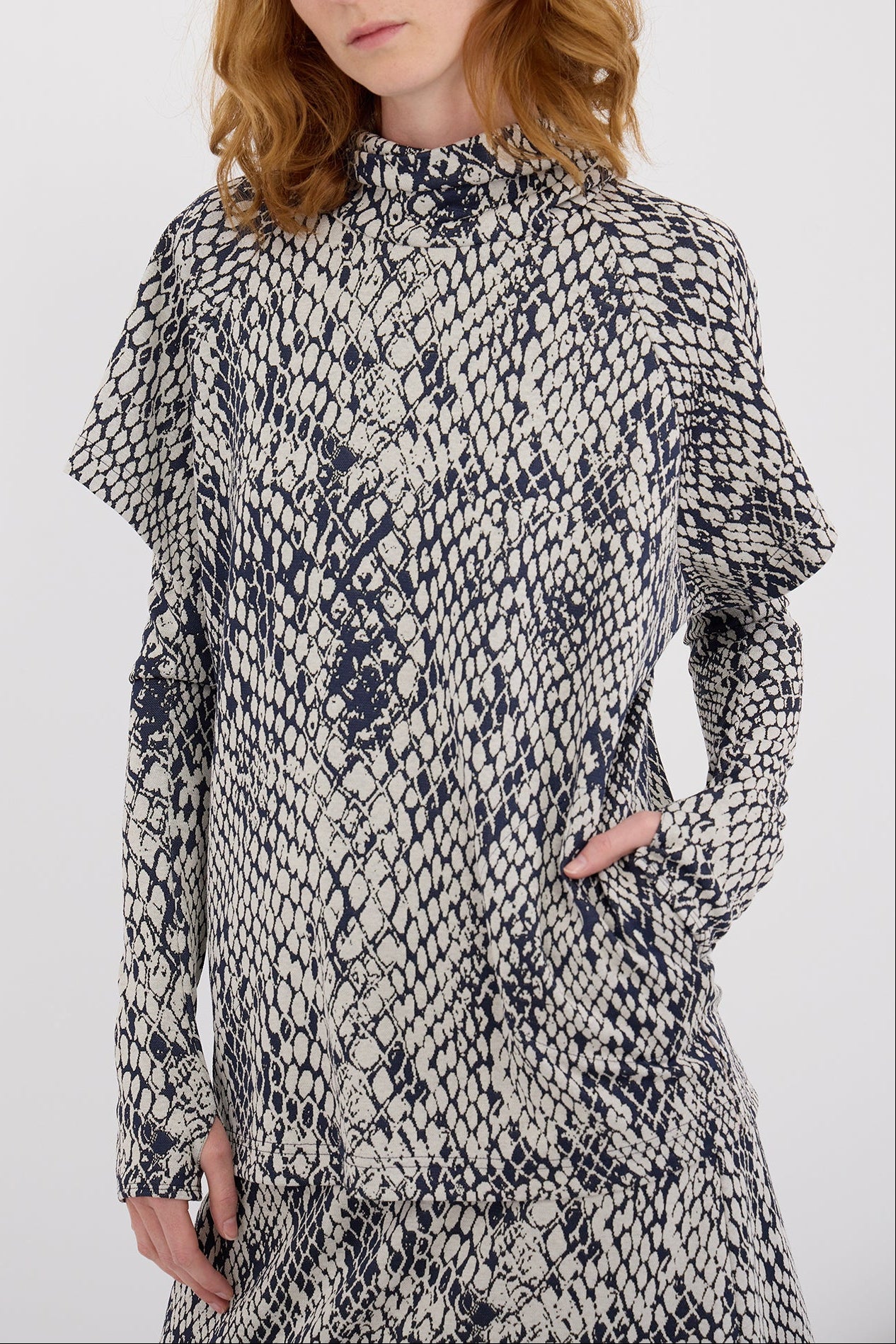 ARMS LENGTH IN LIZARD, AW26