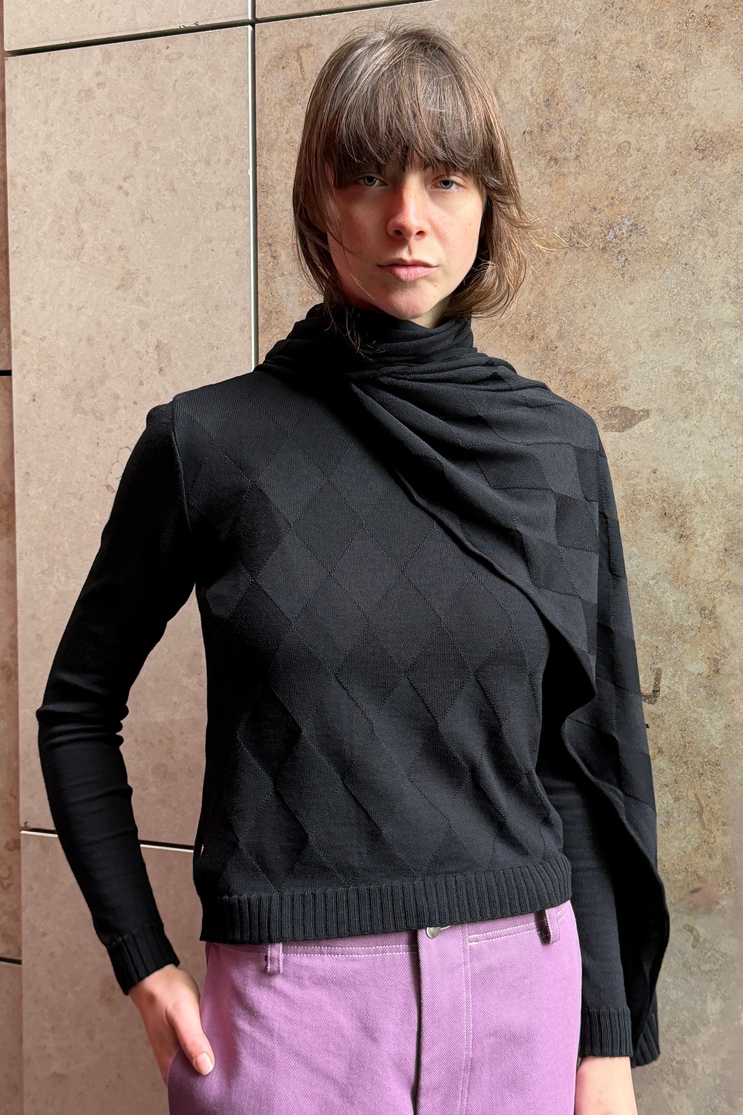 DIAMOND MERINO SCARF IN BLACK, AW26