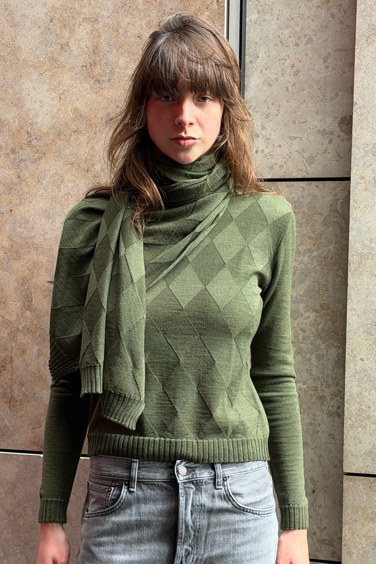 DIAMOND MERINO SCARF IN OLIVE, AW26