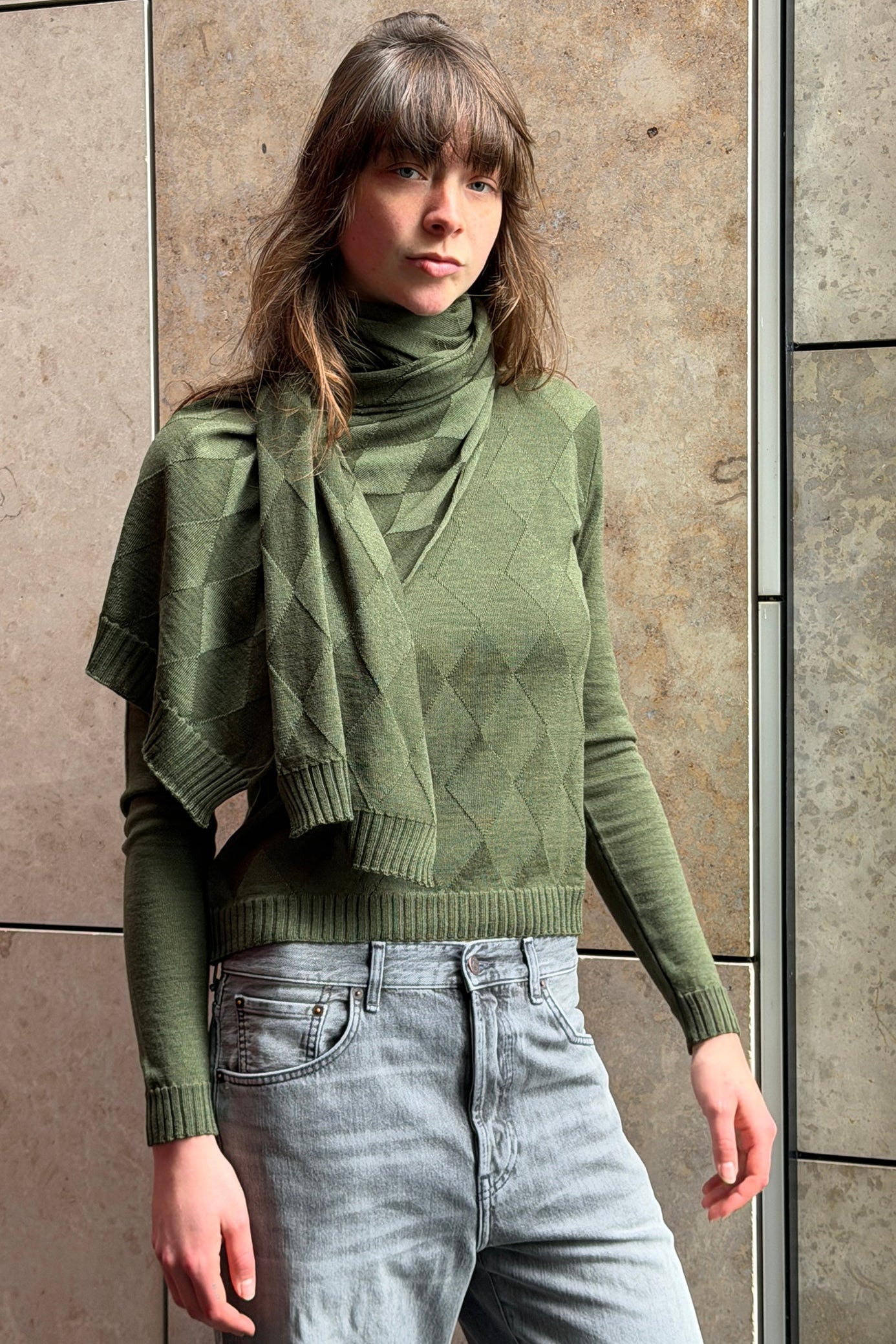 DIAMOND MERINO SCARF IN OLIVE, AW26