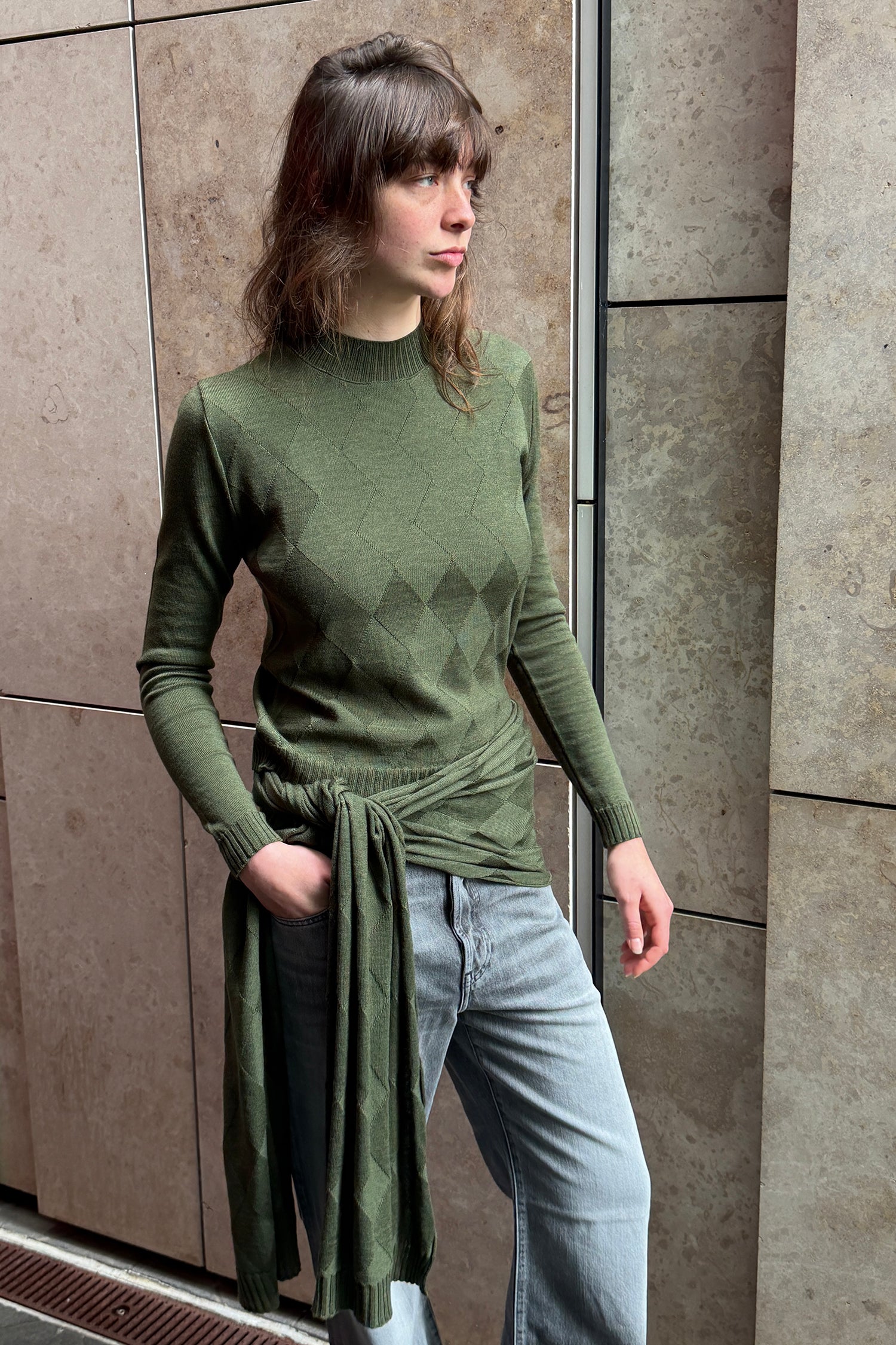 DIAMOND MERINO SCARF IN OLIVE, AW26