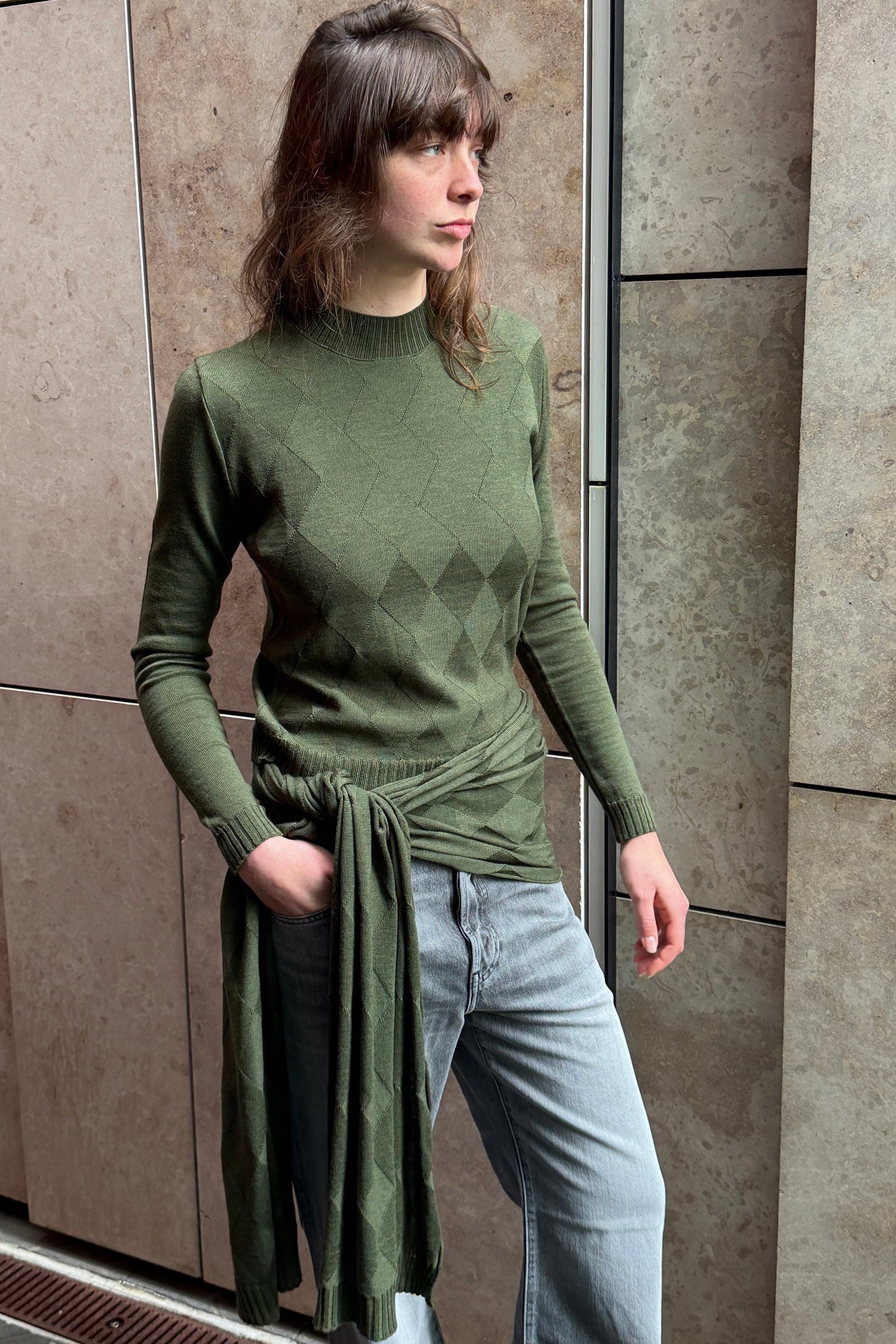 DIAMOND MERINO SCARF IN OLIVE, AW26