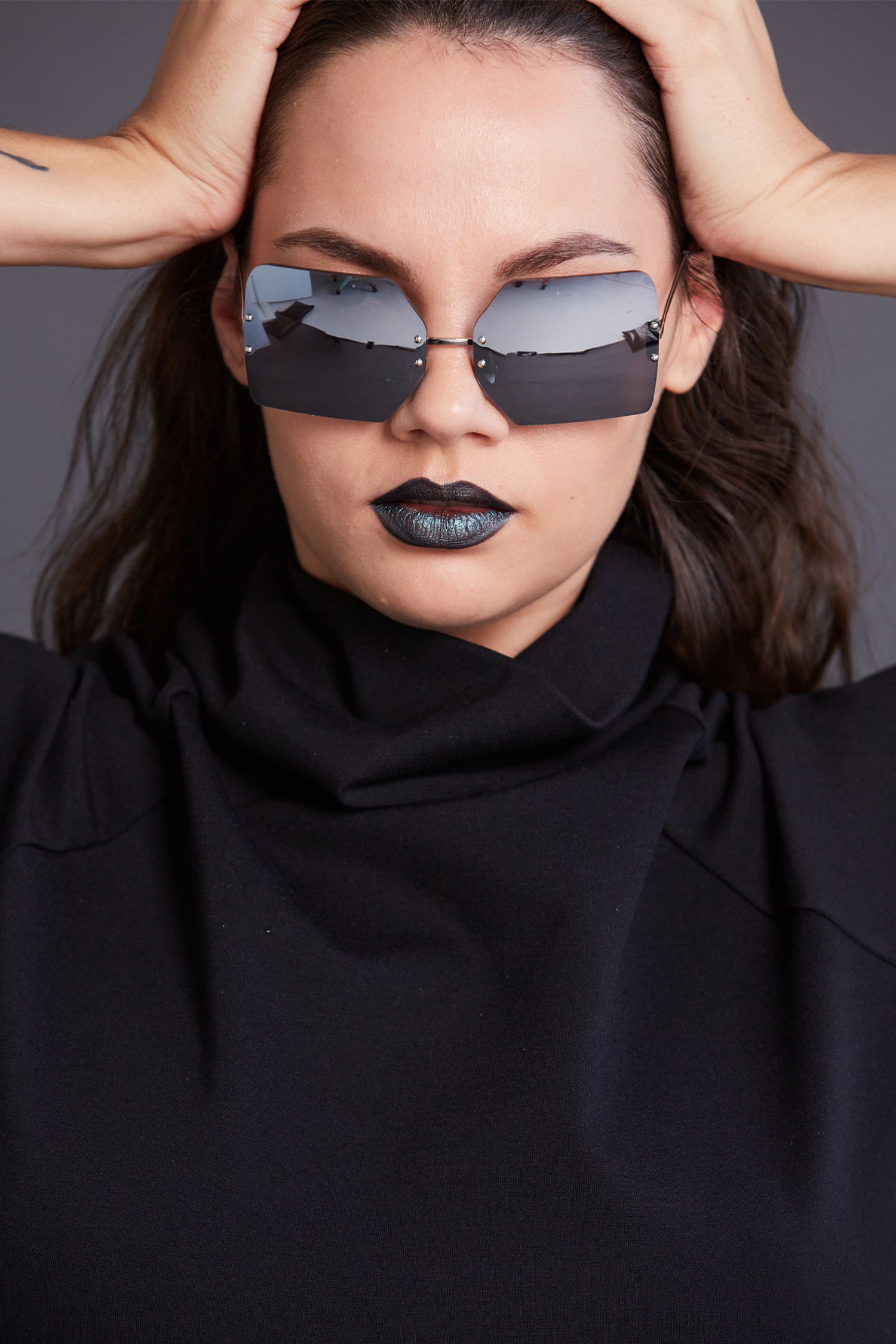 HEXAGON IN SHINY SILVER