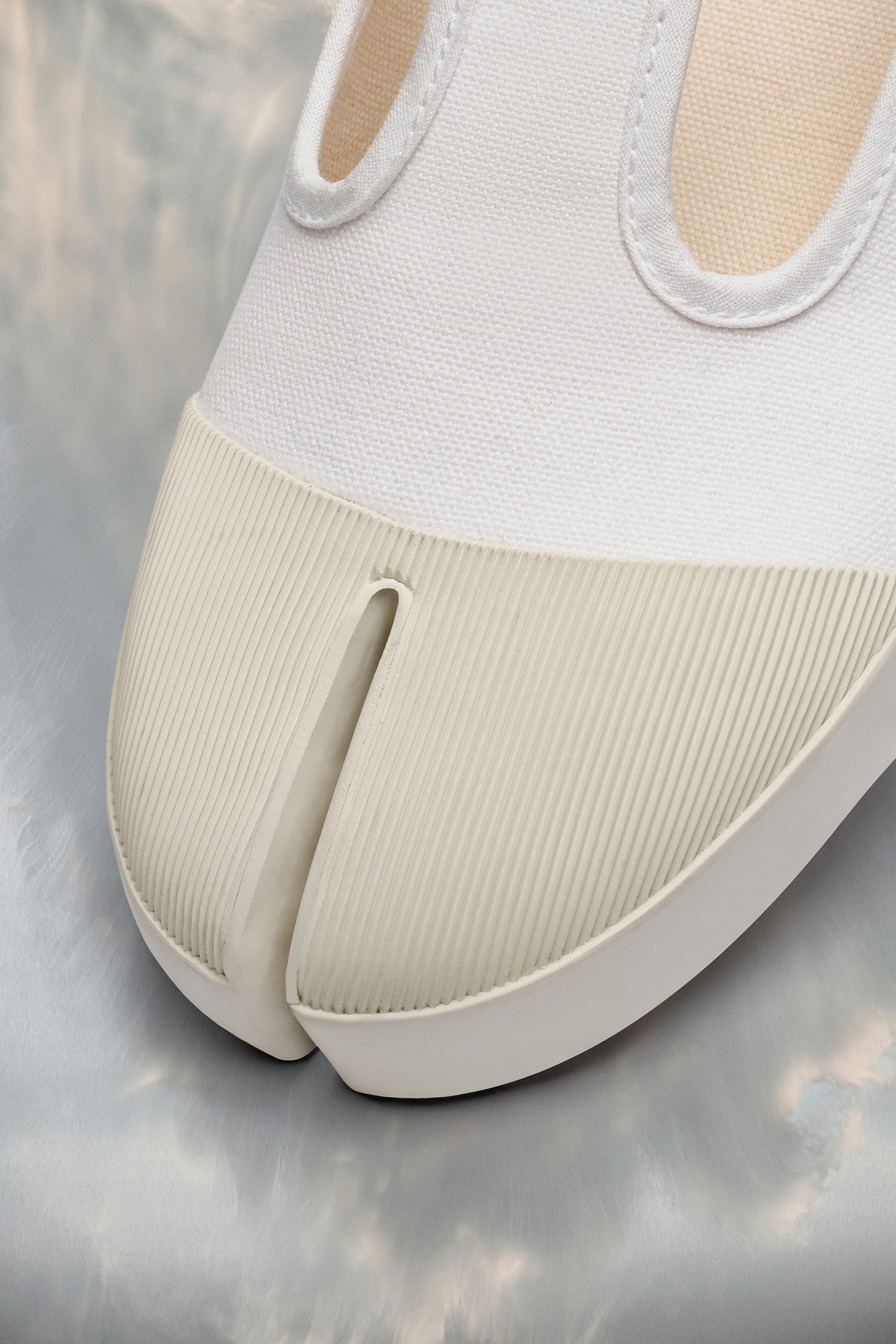 TABI ON THE DECK MARY-JANES IN WHITE, SS24