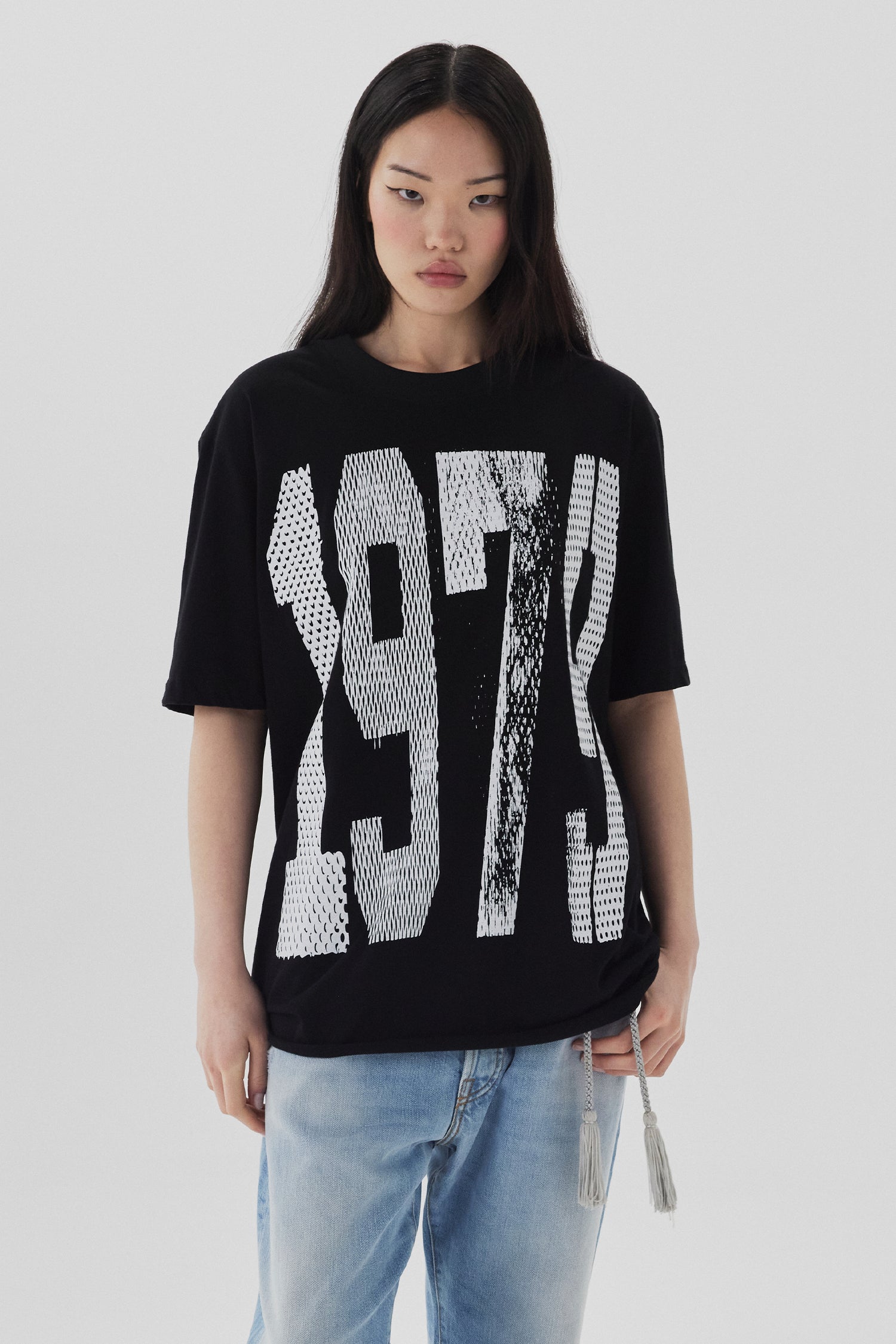 1979 TEE IN BLACK/WHITE, SS26