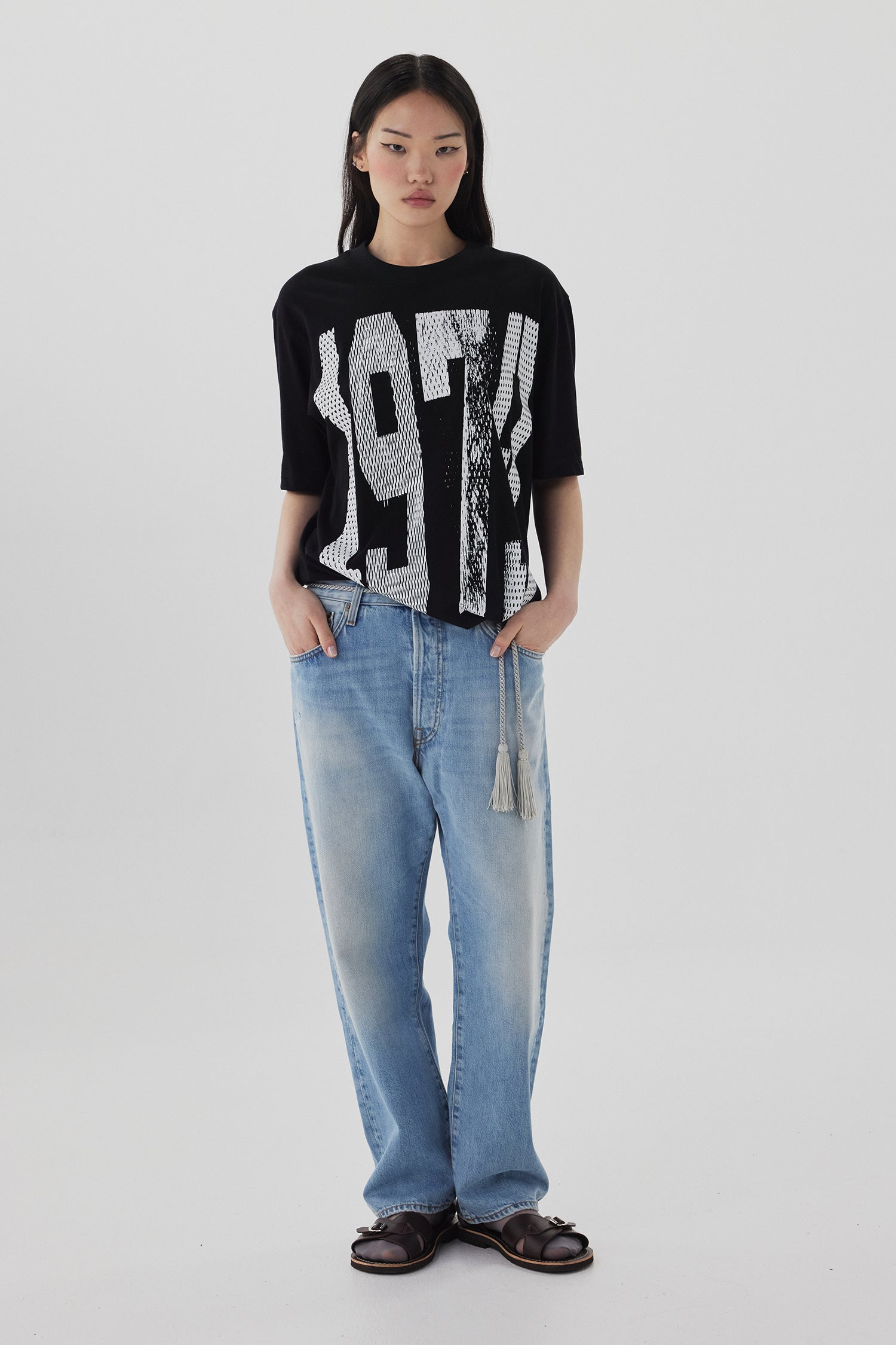 1979 TEE IN BLACK/WHITE, SS26