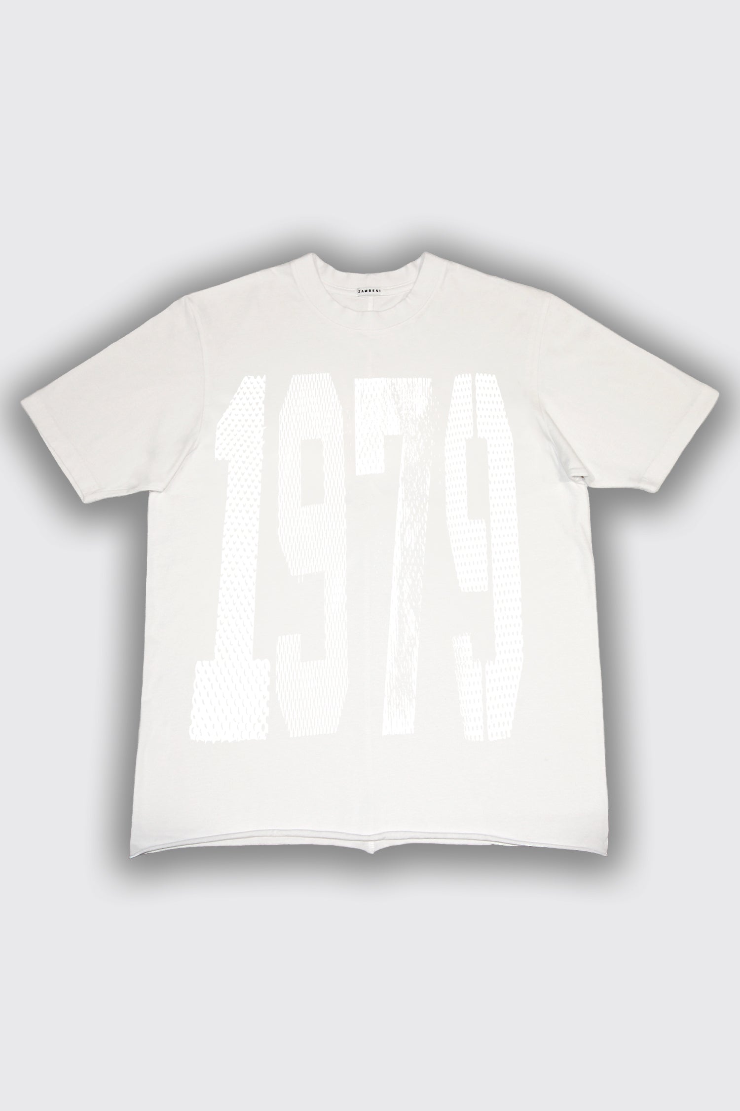 1979 TEE IN WHITE/WHITE, SS26