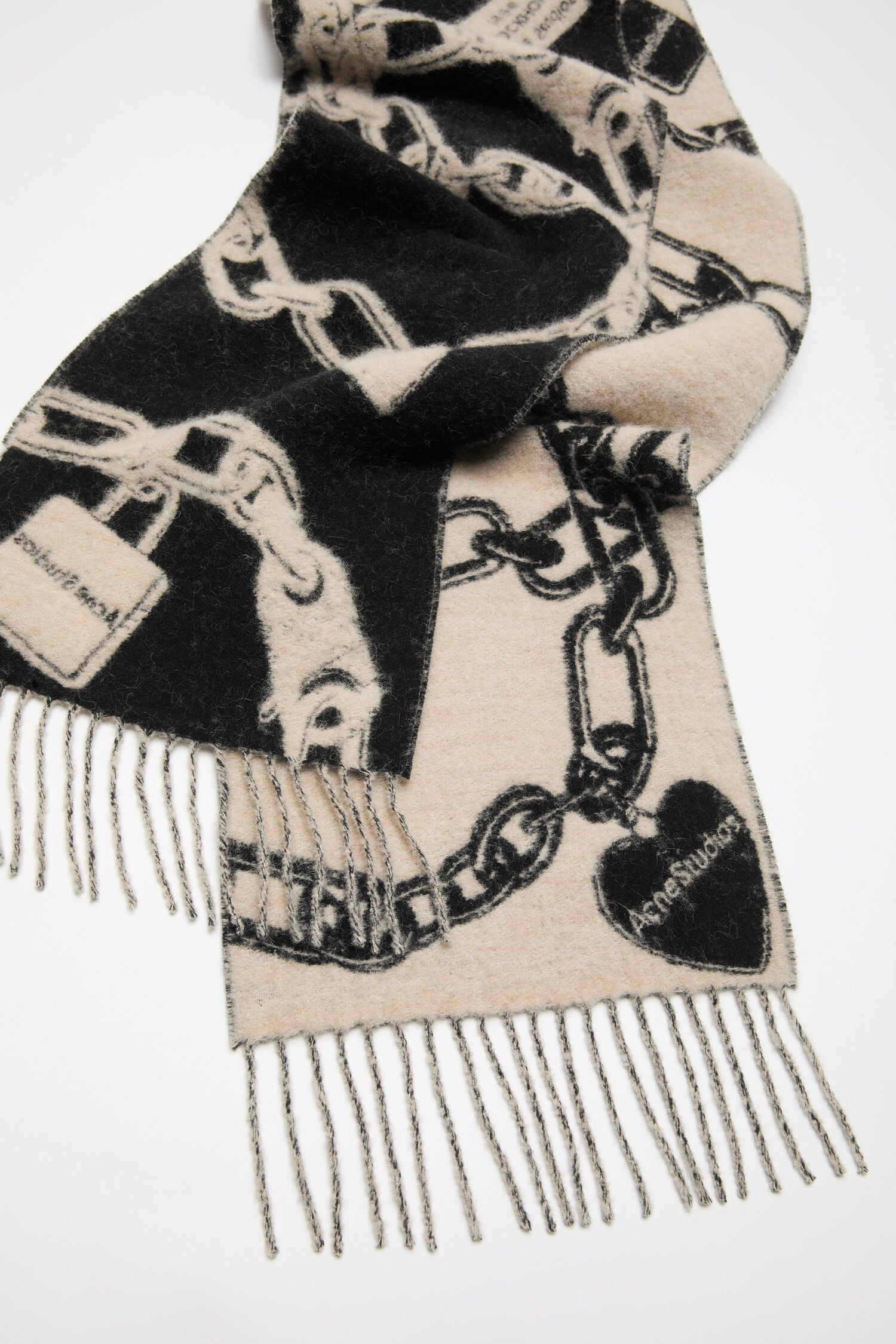CHAIN LOGO WOOL SCARF IN BEIGE/BLACK, SS26