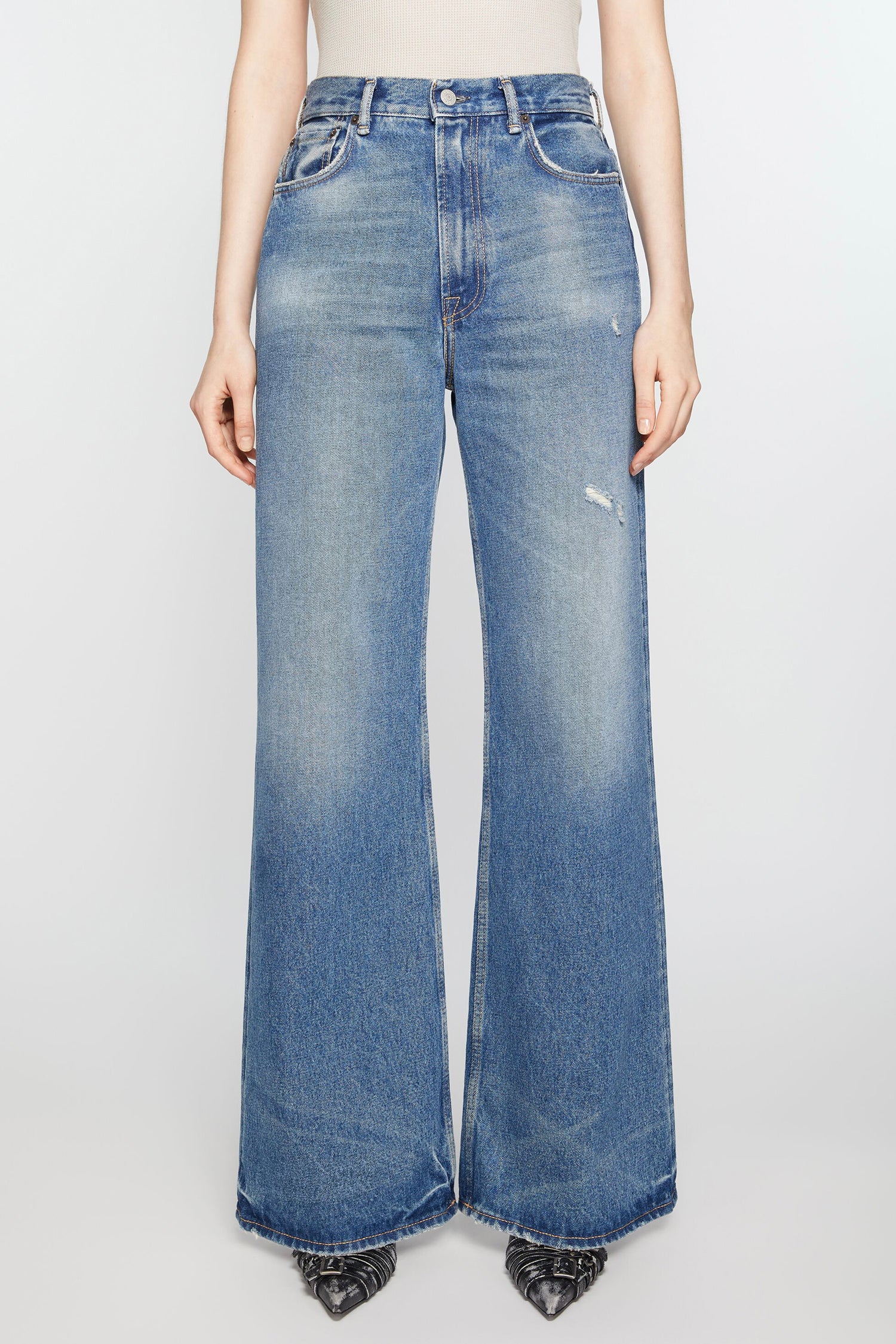 2022 JEANS IN VINTAGE BLUE, FW25