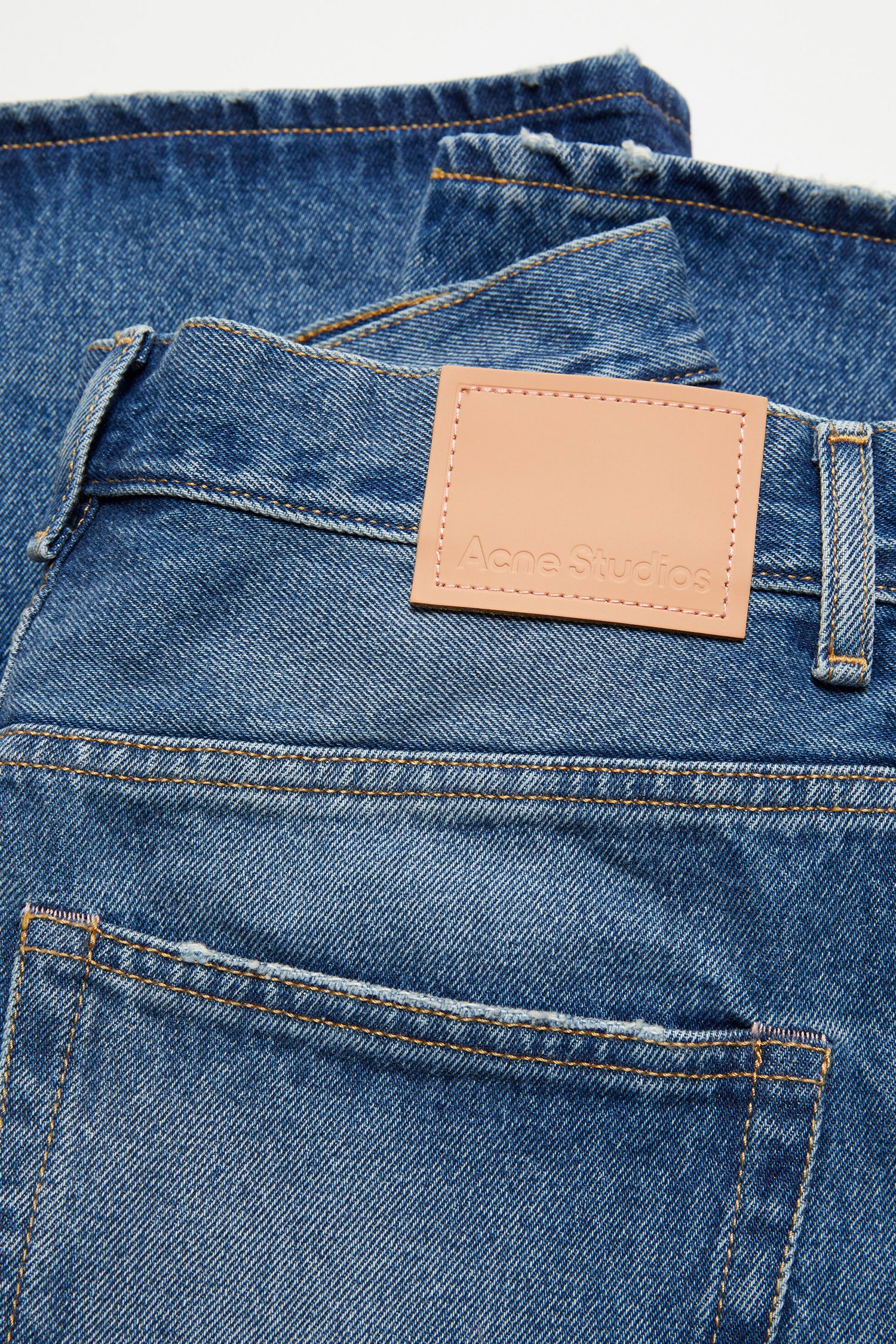 2022 JEANS IN VINTAGE BLUE, FW25