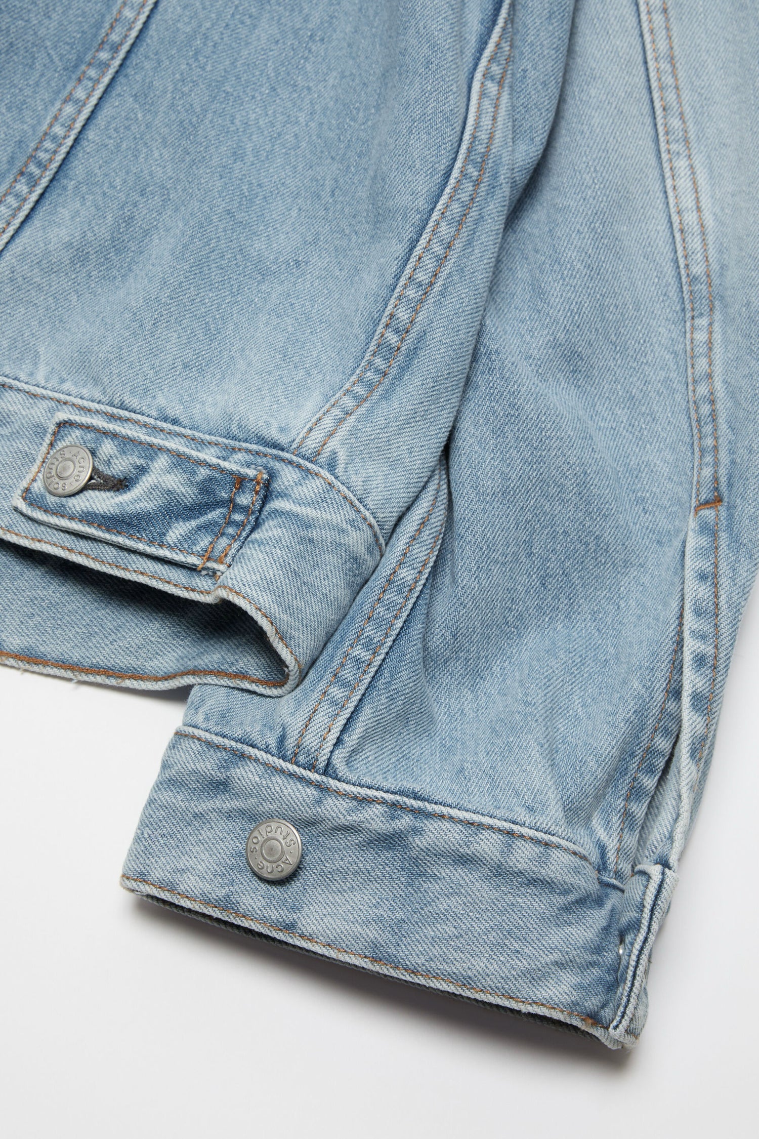 RELAX FIT DENIM JACKET IN LIGHT BLUE, FW25