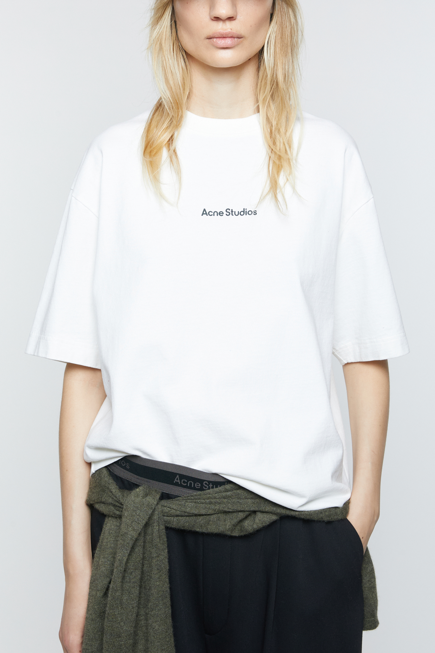 T SHIRT STAMP LOGO IN OPTIC WHITE, FW25