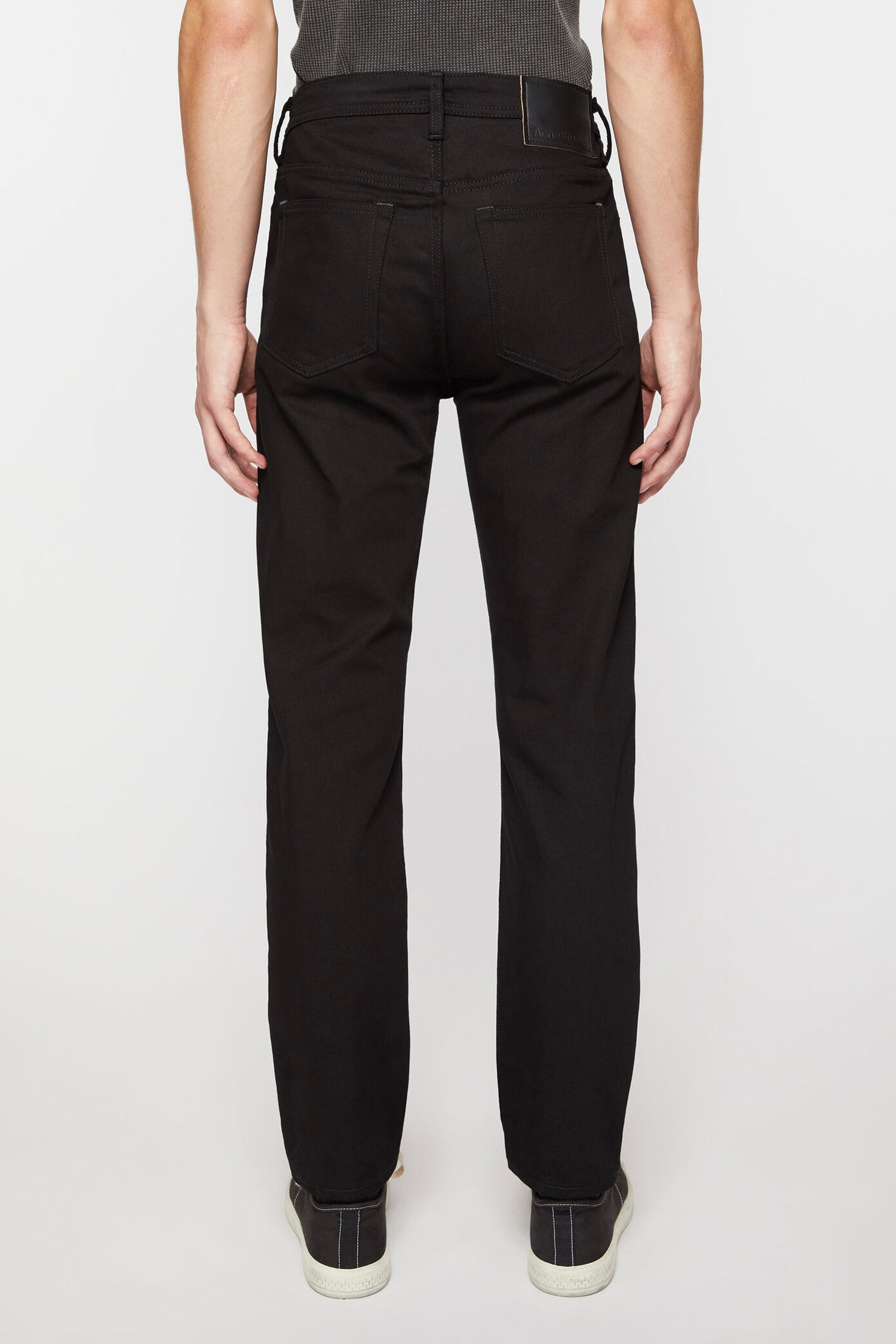 RIVER JEAN IN STAY BLACK, SS24