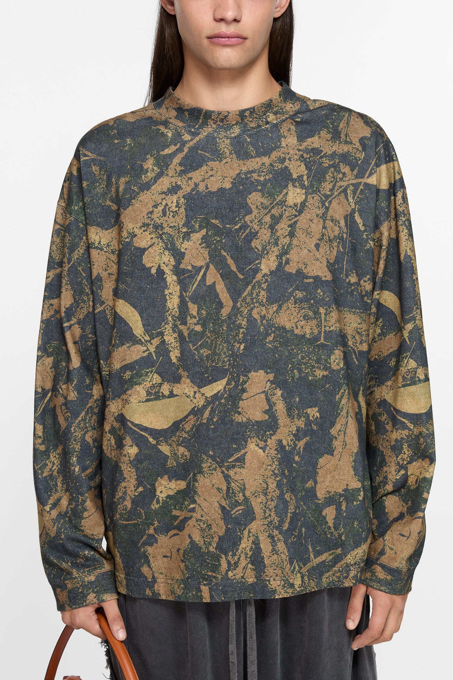 CREW NECK SWEATER IN MUD BROWN CAMO, SS25