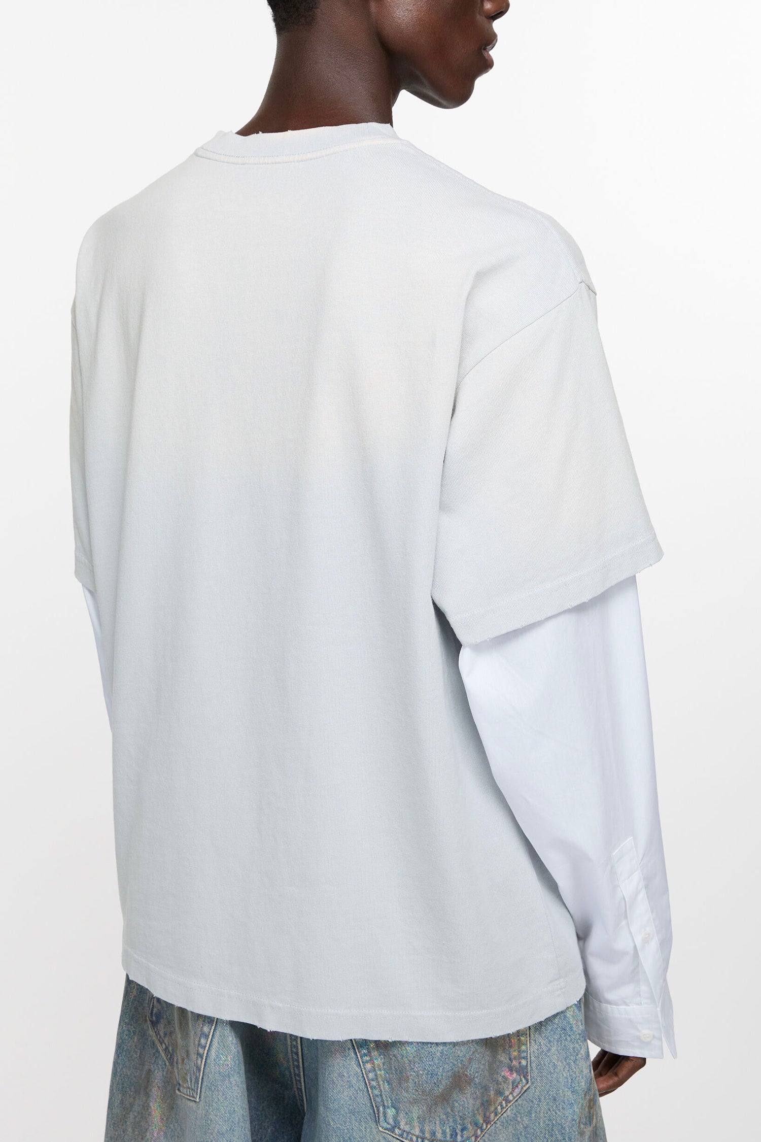LAYERED PRINT T-SHIRT IN LIGHT GREY, SS25