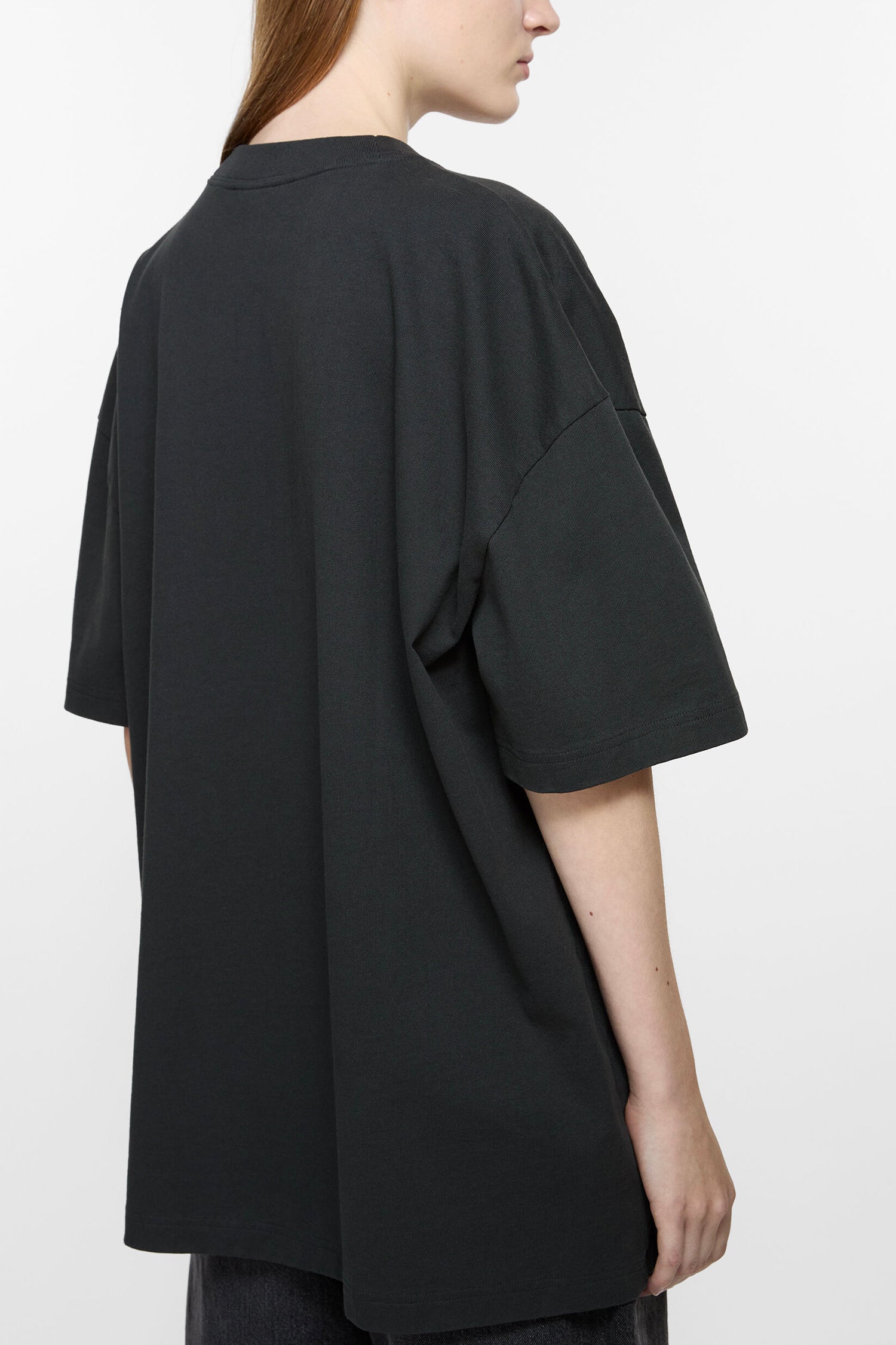 RELAXED UNISEX FIT T-SHIRT LOGO IN BLACK, SS25