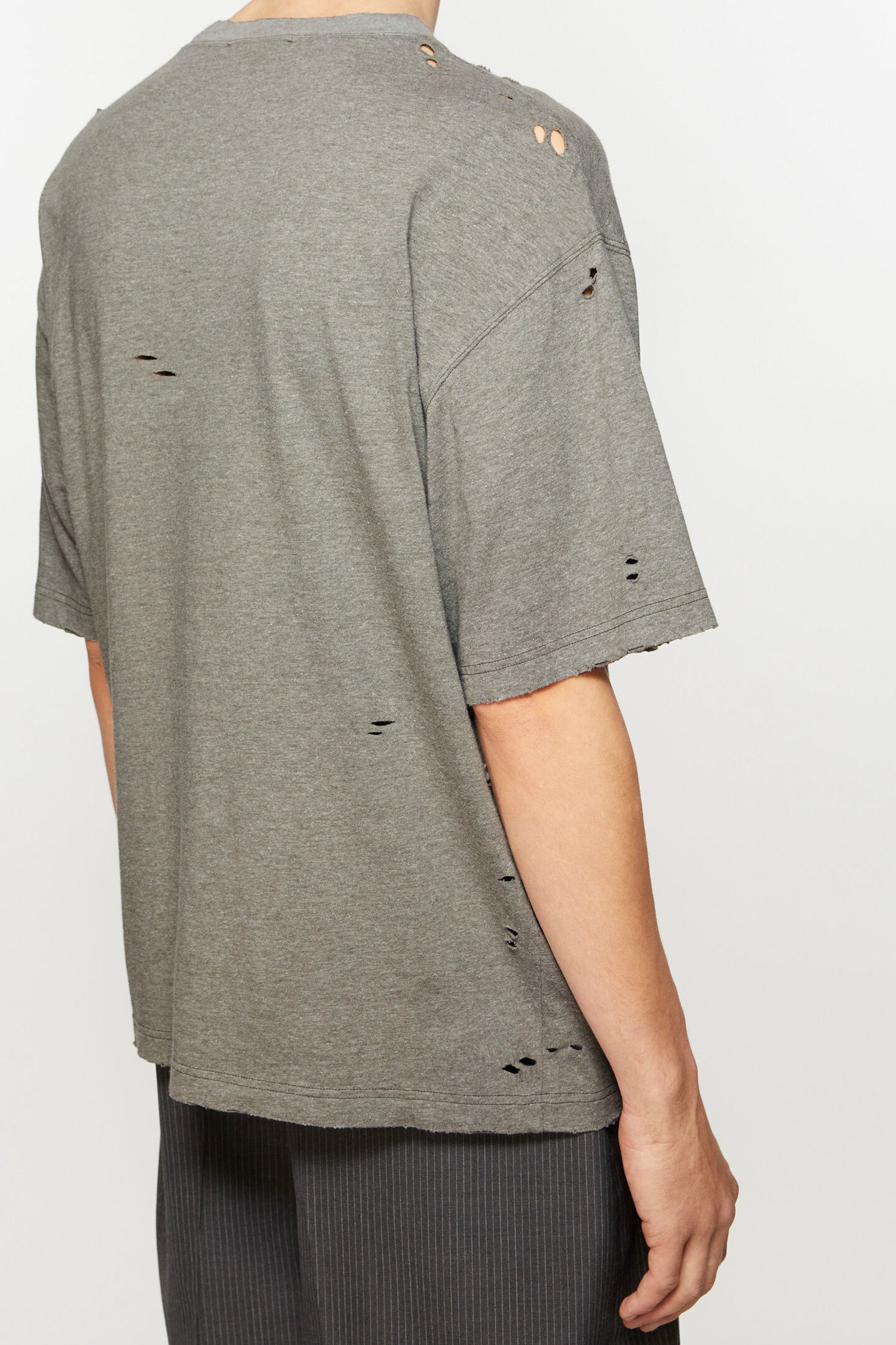 RELAXED FIT LOGO T-SHIRT IN MOSS GREEN, SS25