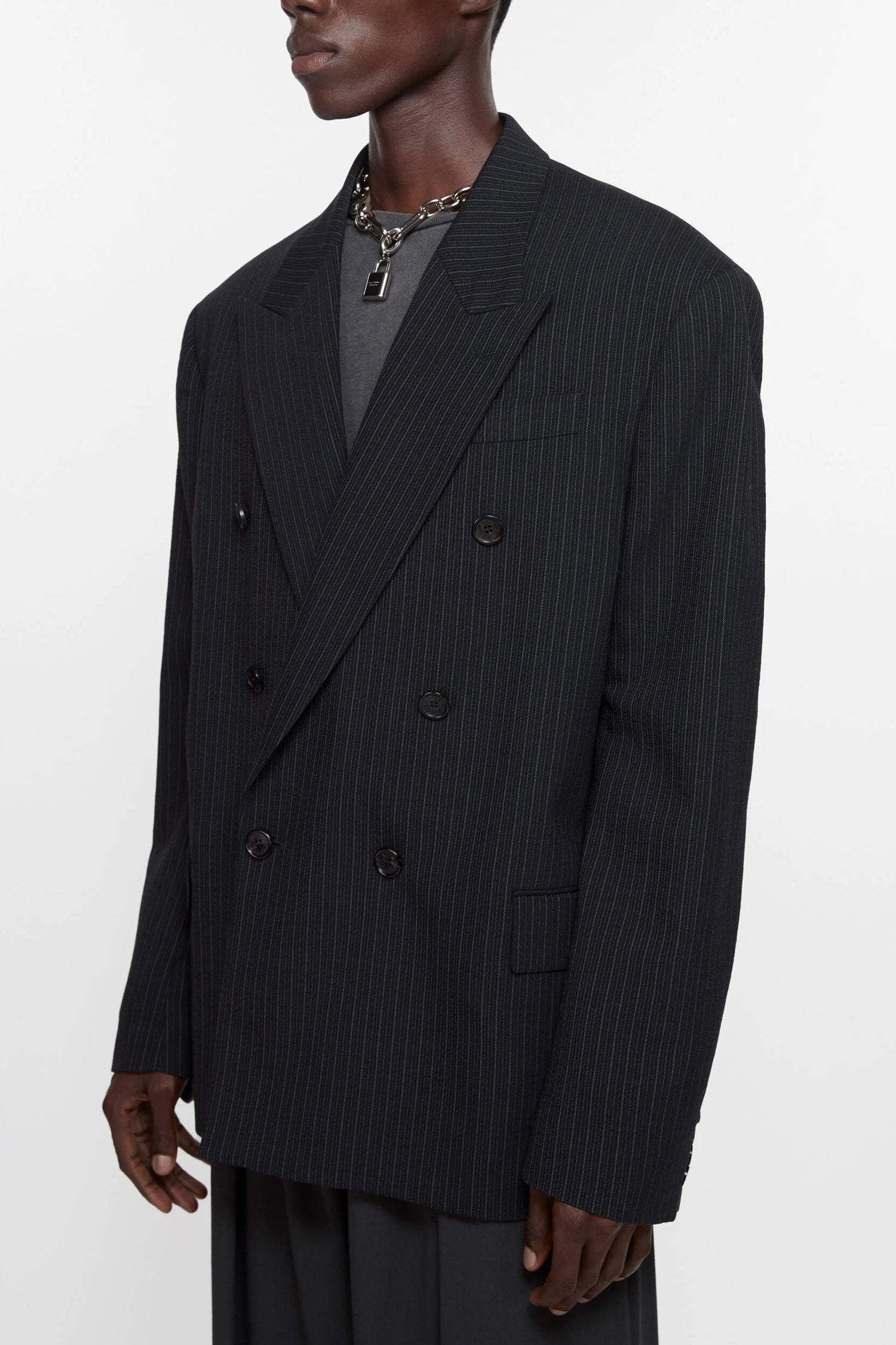 RELAXED FIT SUIT JACKET IN BLACK, SS25