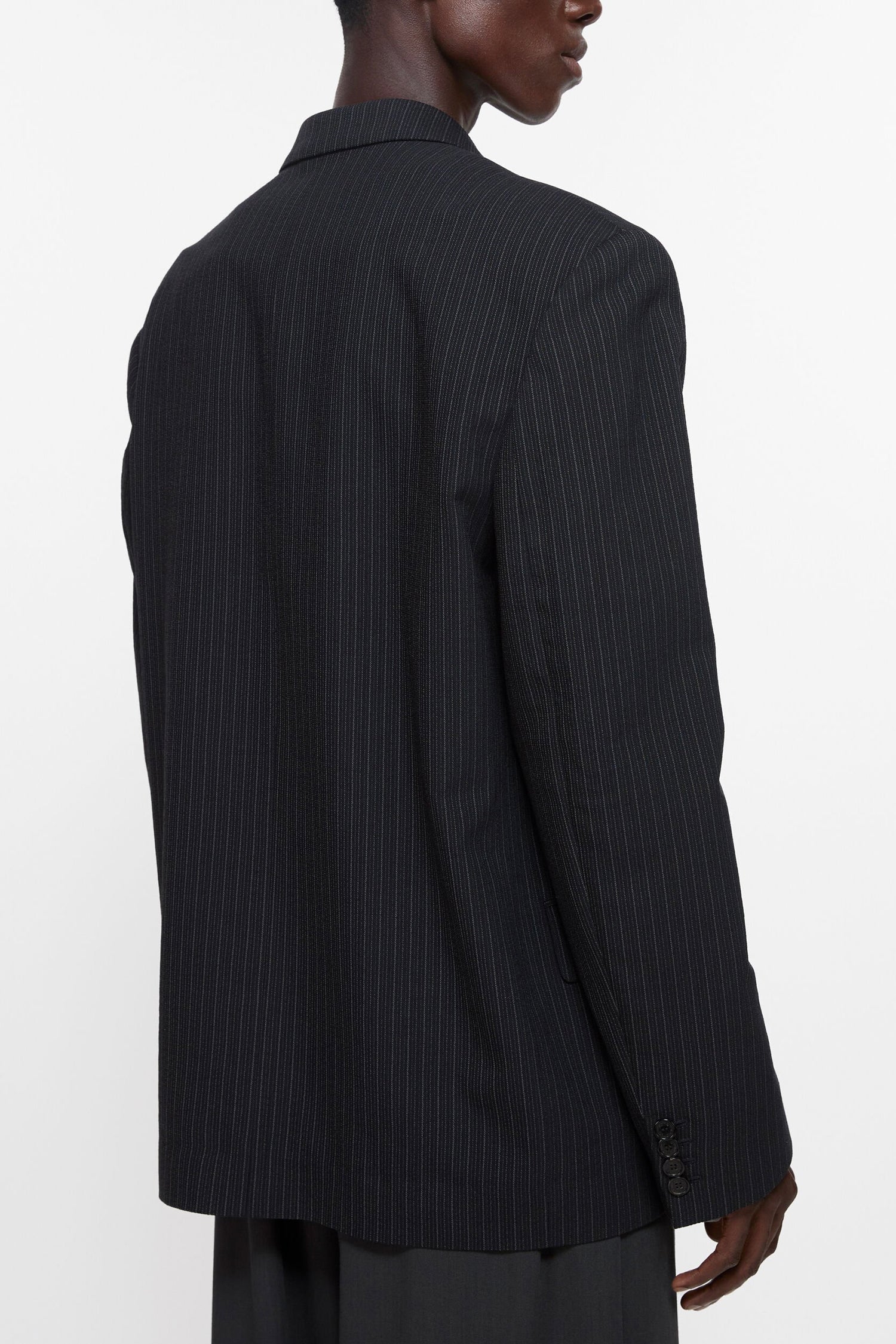 RELAXED FIT SUIT JACKET IN BLACK, SS25